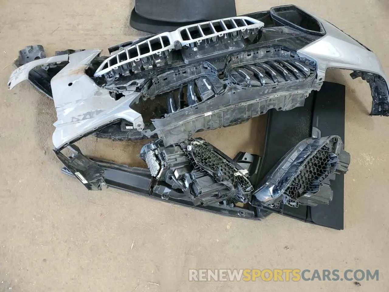 13 Photograph of a damaged car 5UX33EX06S9X36591 BMW X6 2025