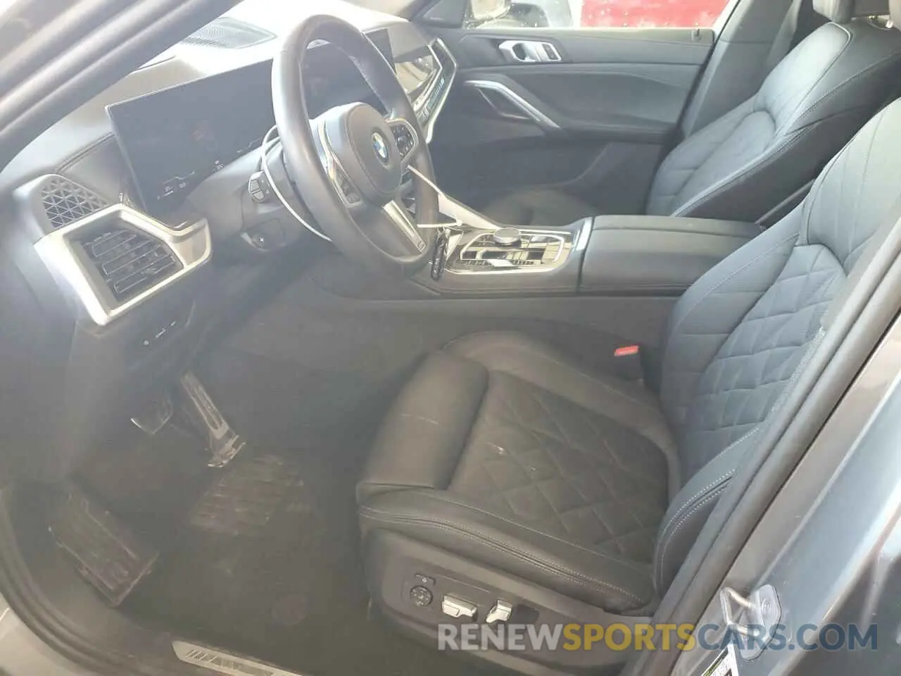 7 Photograph of a damaged car 5UX33EX06S9X36591 BMW X6 2025