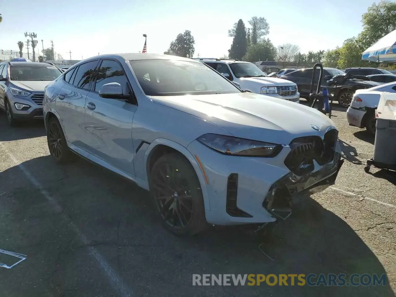 4 Photograph of a damaged car 5UX33EX07S9Y53337 BMW X6 2025