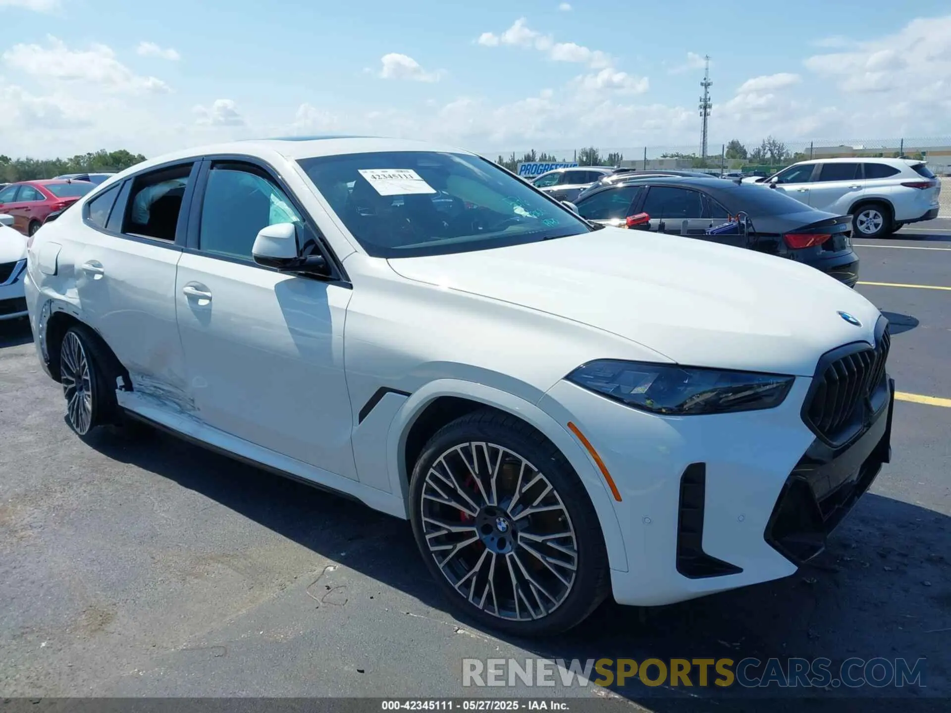 1 Photograph of a damaged car 5UX33EX08S9Y77470 BMW X6 2025