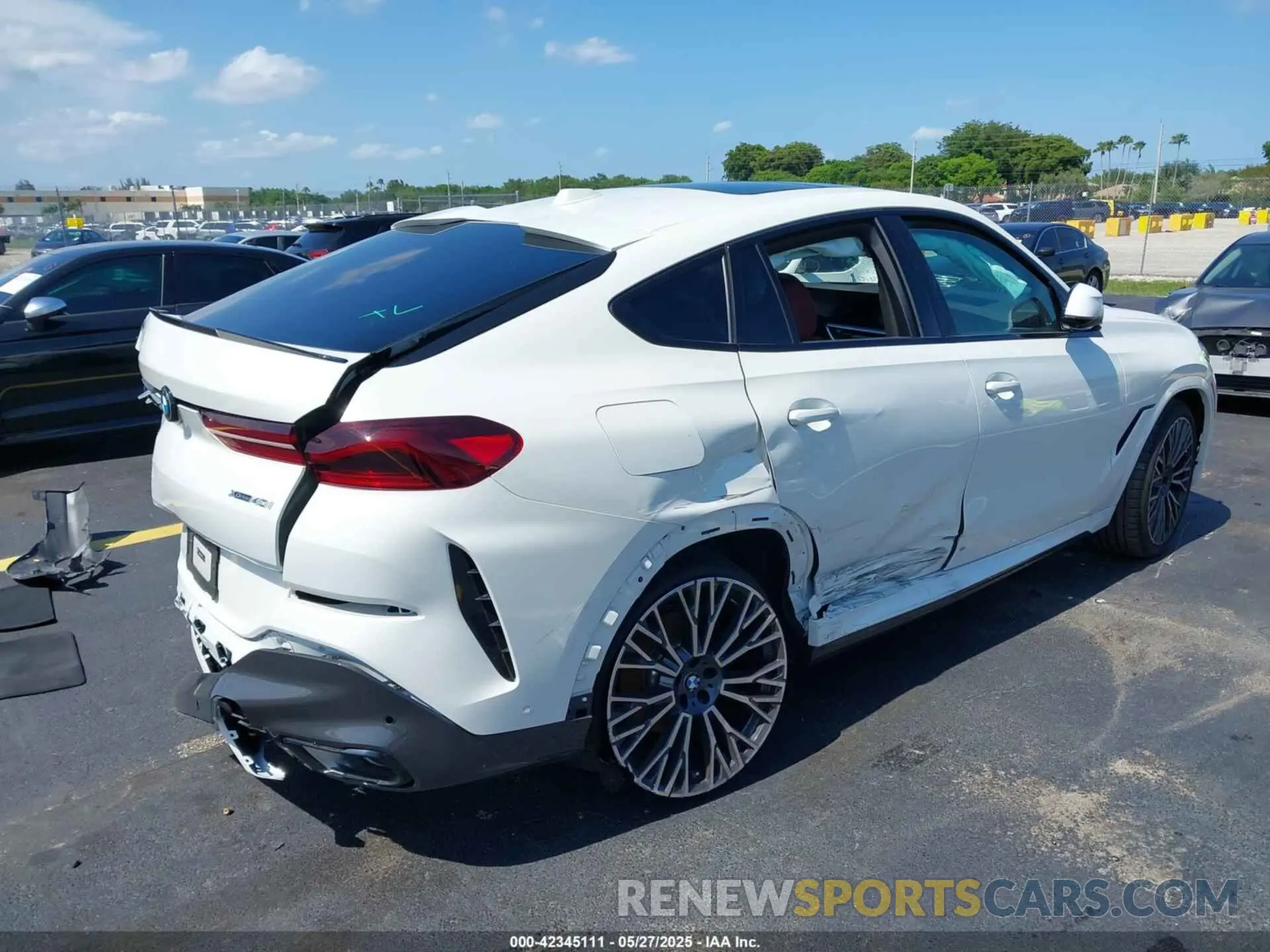 4 Photograph of a damaged car 5UX33EX08S9Y77470 BMW X6 2025