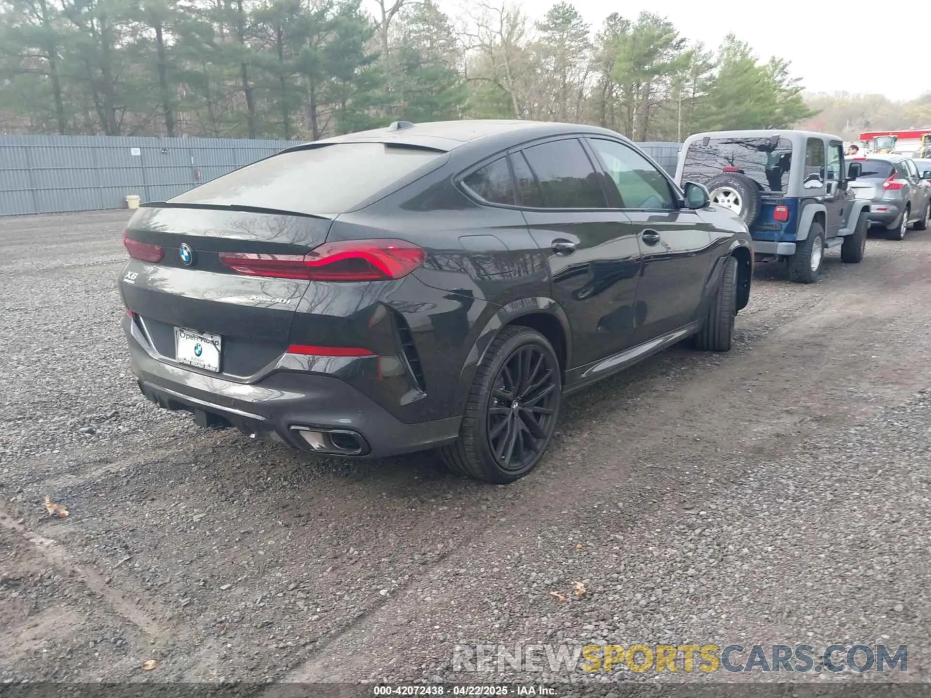 4 Photograph of a damaged car 5UX33EX09S9Y89594 BMW X6 2025