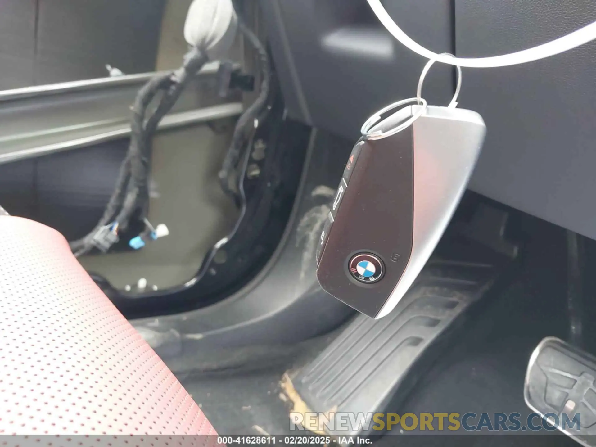11 Photograph of a damaged car 5UX33EX09S9Y96495 BMW X6 2025
