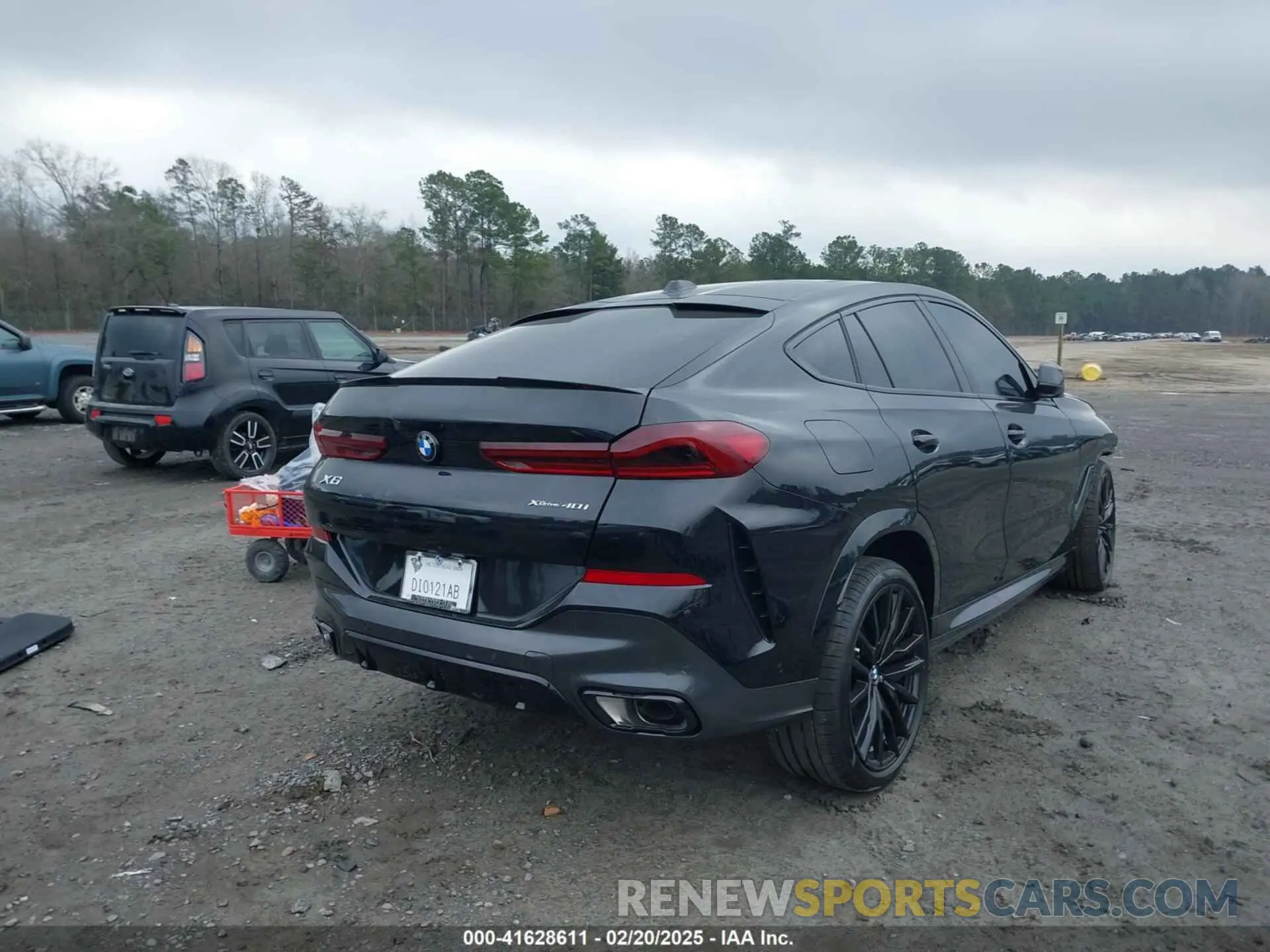 4 Photograph of a damaged car 5UX33EX09S9Y96495 BMW X6 2025