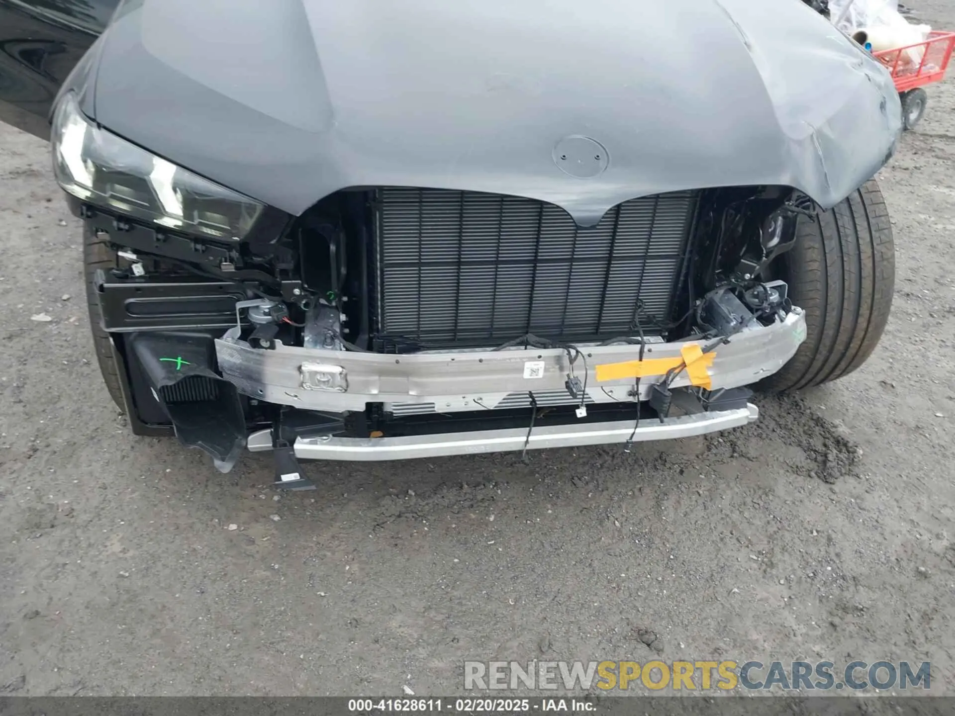 6 Photograph of a damaged car 5UX33EX09S9Y96495 BMW X6 2025