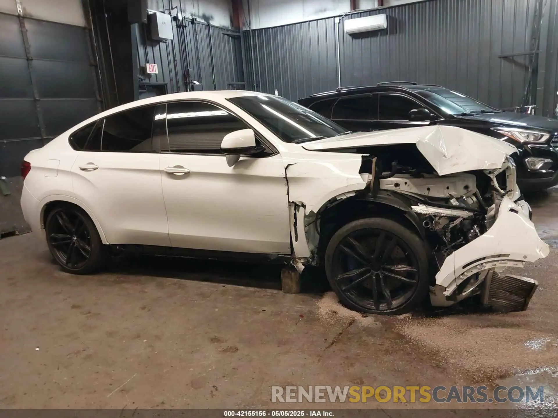 13 Photograph of a damaged car 5YMKW8C54K0Y75055 BMW X6 M 2019