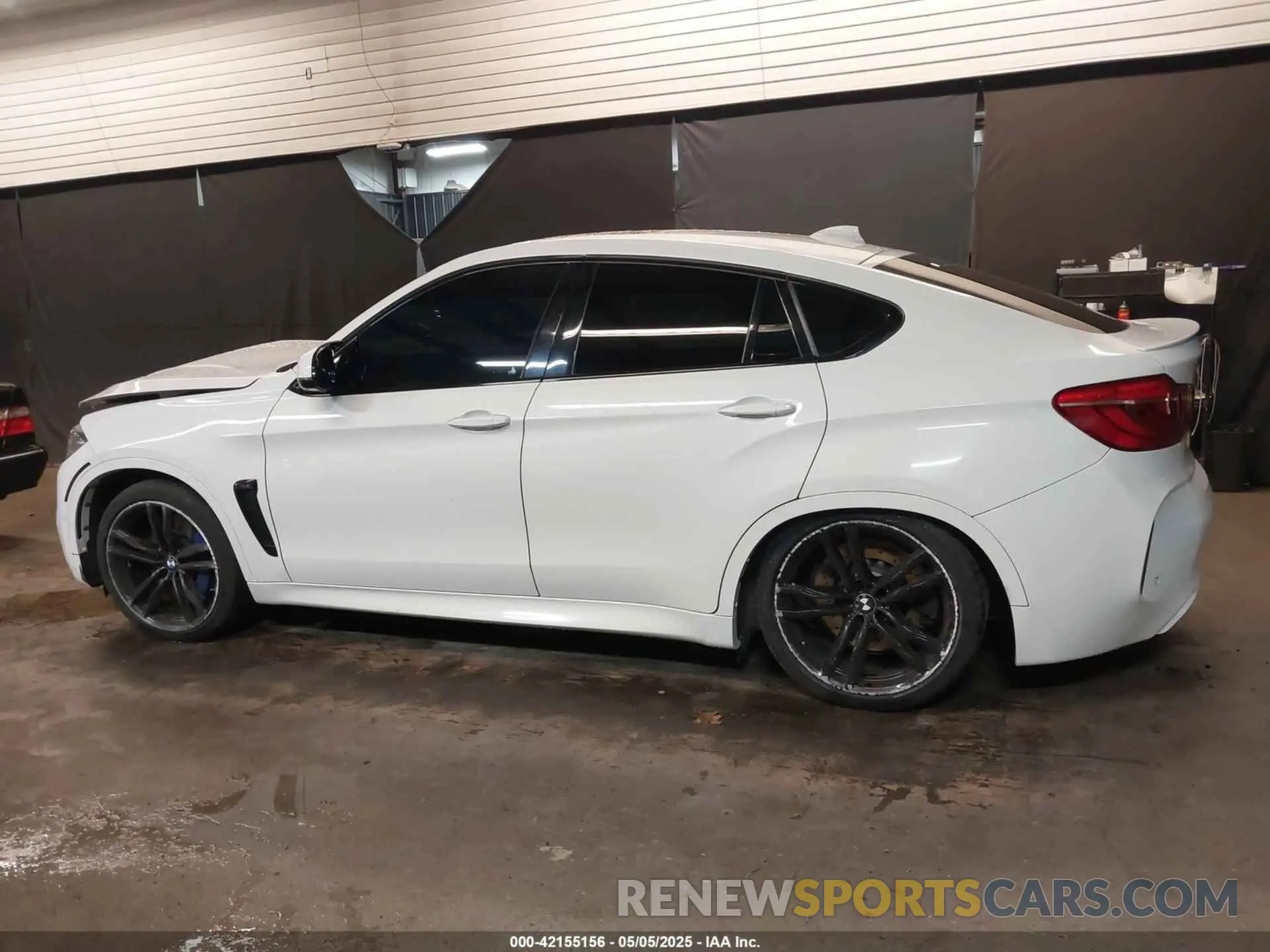 14 Photograph of a damaged car 5YMKW8C54K0Y75055 BMW X6 M 2019