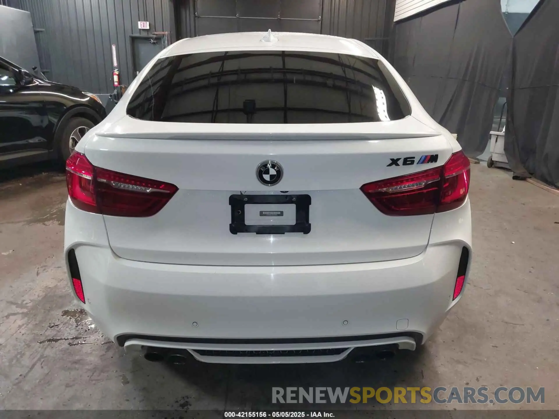16 Photograph of a damaged car 5YMKW8C54K0Y75055 BMW X6 M 2019