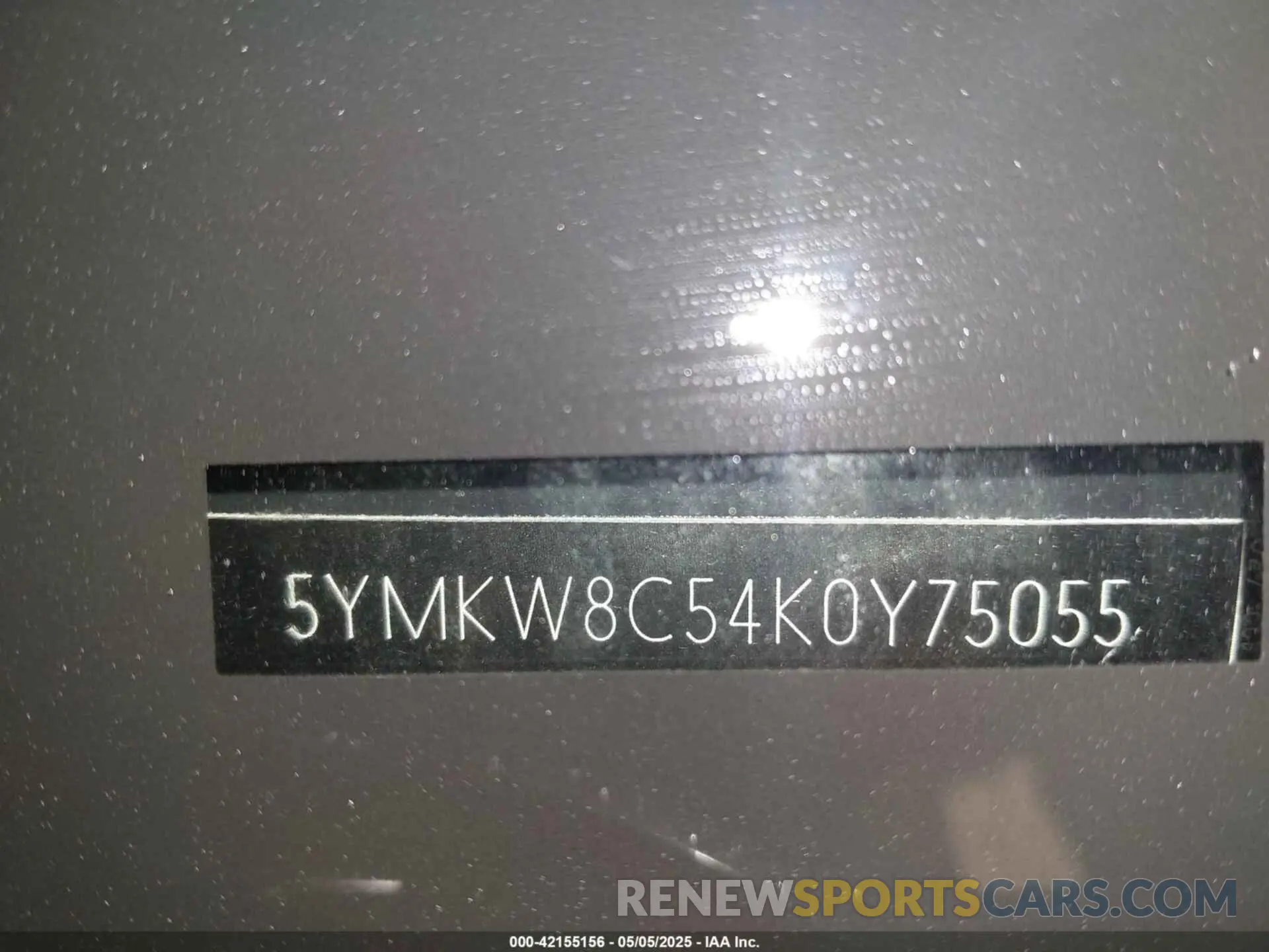 18 Photograph of a damaged car 5YMKW8C54K0Y75055 BMW X6 M 2019