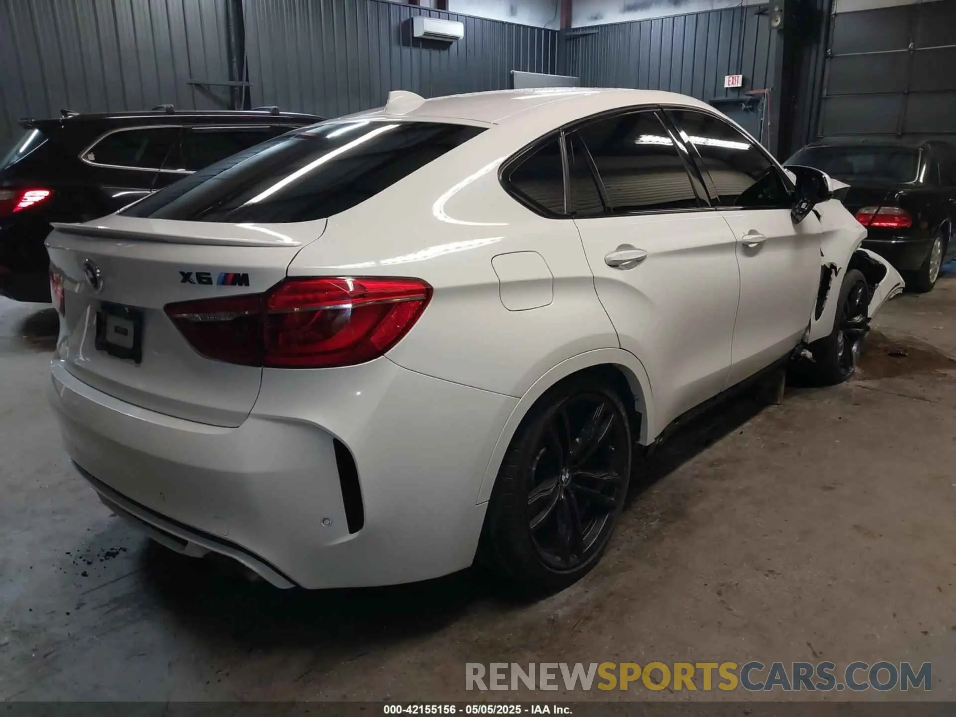 4 Photograph of a damaged car 5YMKW8C54K0Y75055 BMW X6 M 2019