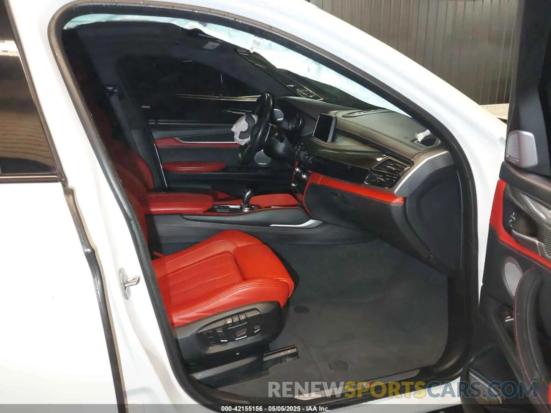 5 Photograph of a damaged car 5YMKW8C54K0Y75055 BMW X6 M 2019
