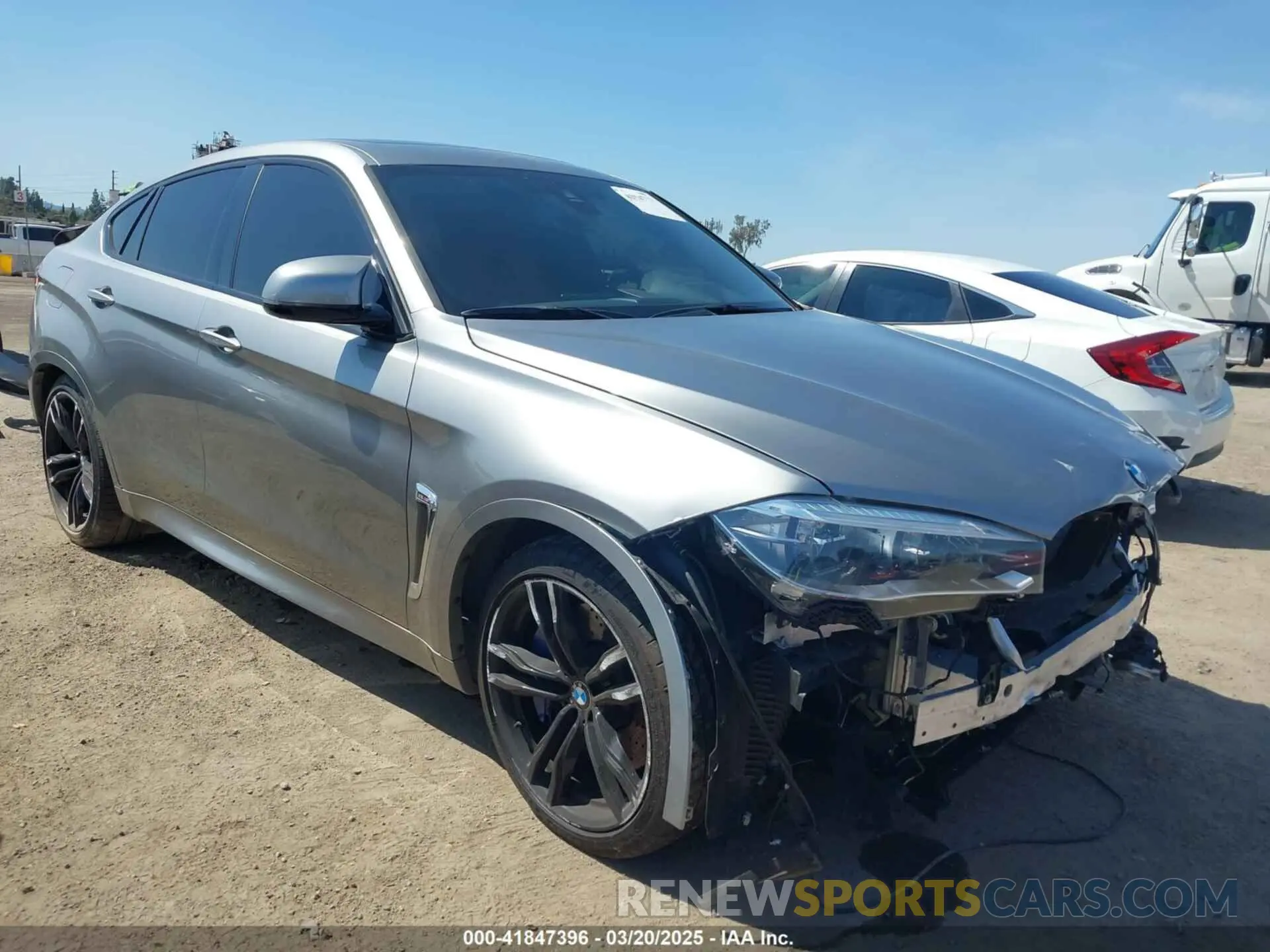 1 Photograph of a damaged car 5YMKW8C5XK0Y74895 BMW X6 M 2019
