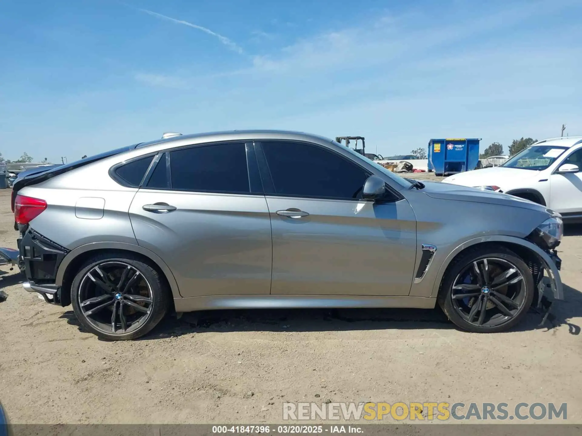 14 Photograph of a damaged car 5YMKW8C5XK0Y74895 BMW X6 M 2019
