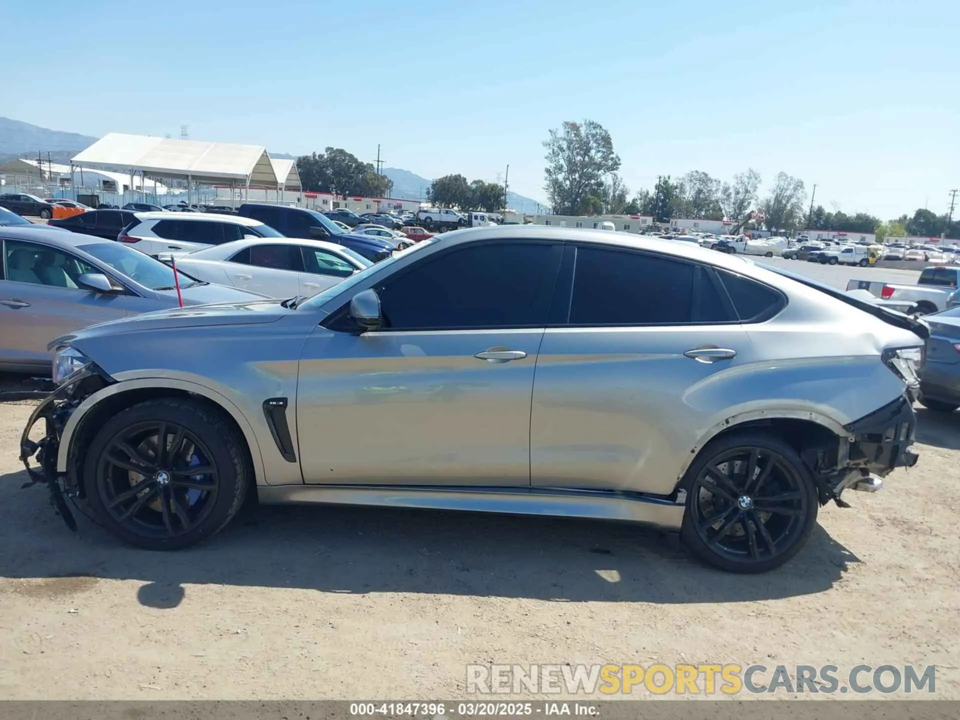 15 Photograph of a damaged car 5YMKW8C5XK0Y74895 BMW X6 M 2019
