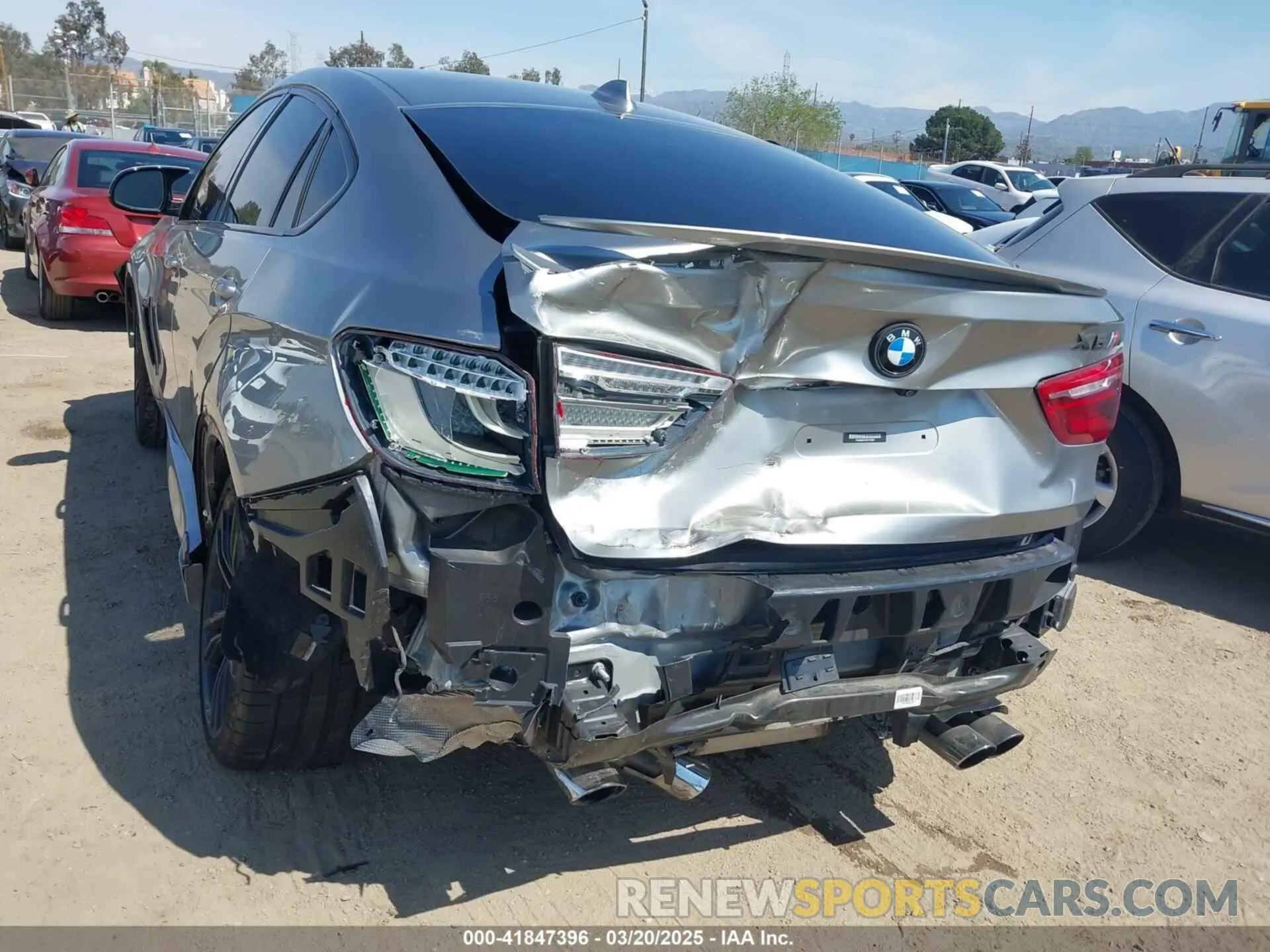 6 Photograph of a damaged car 5YMKW8C5XK0Y74895 BMW X6 M 2019