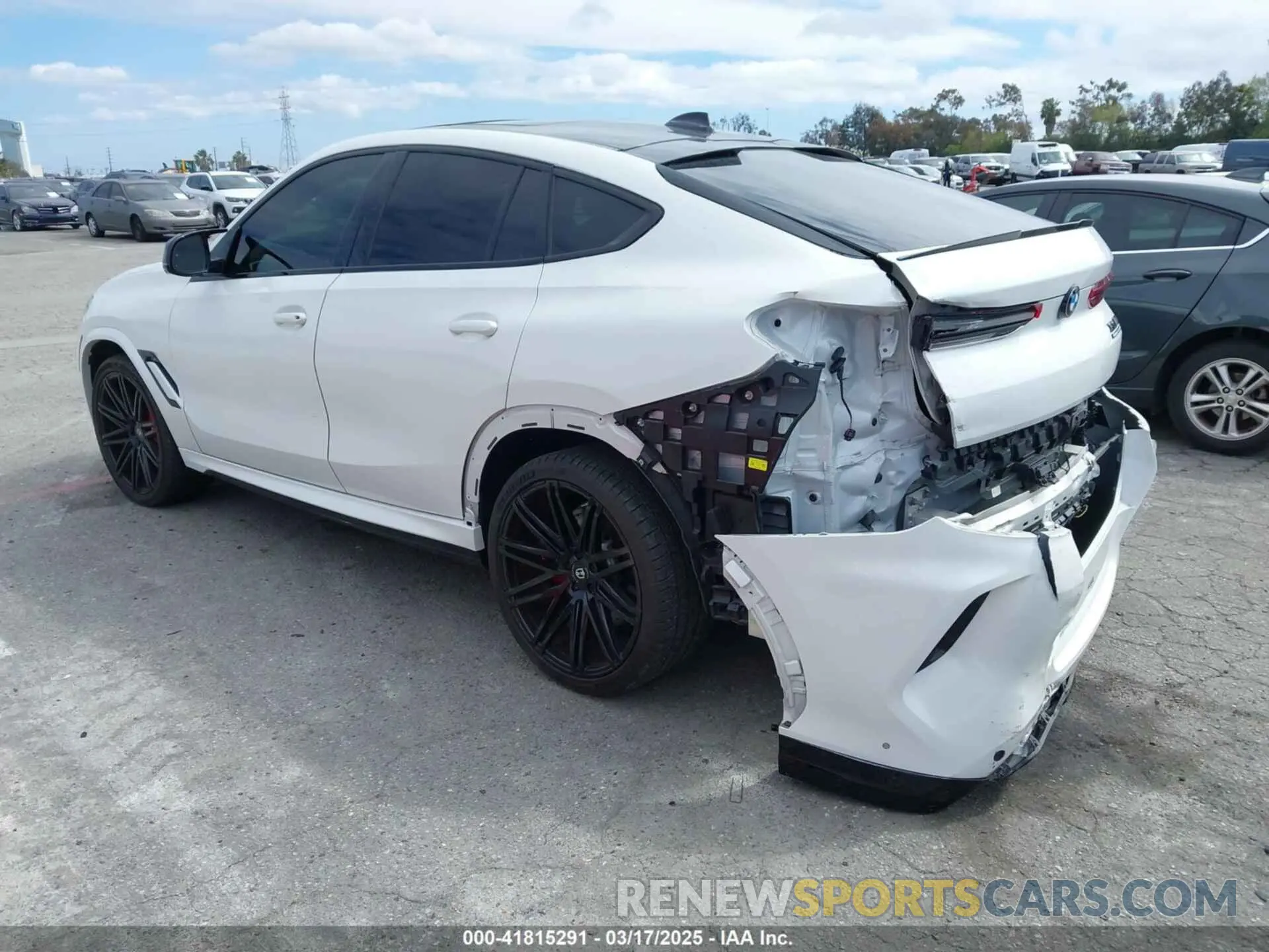 3 Photograph of a damaged car 5YMCY0C03N9J18331 BMW X6 M 2022