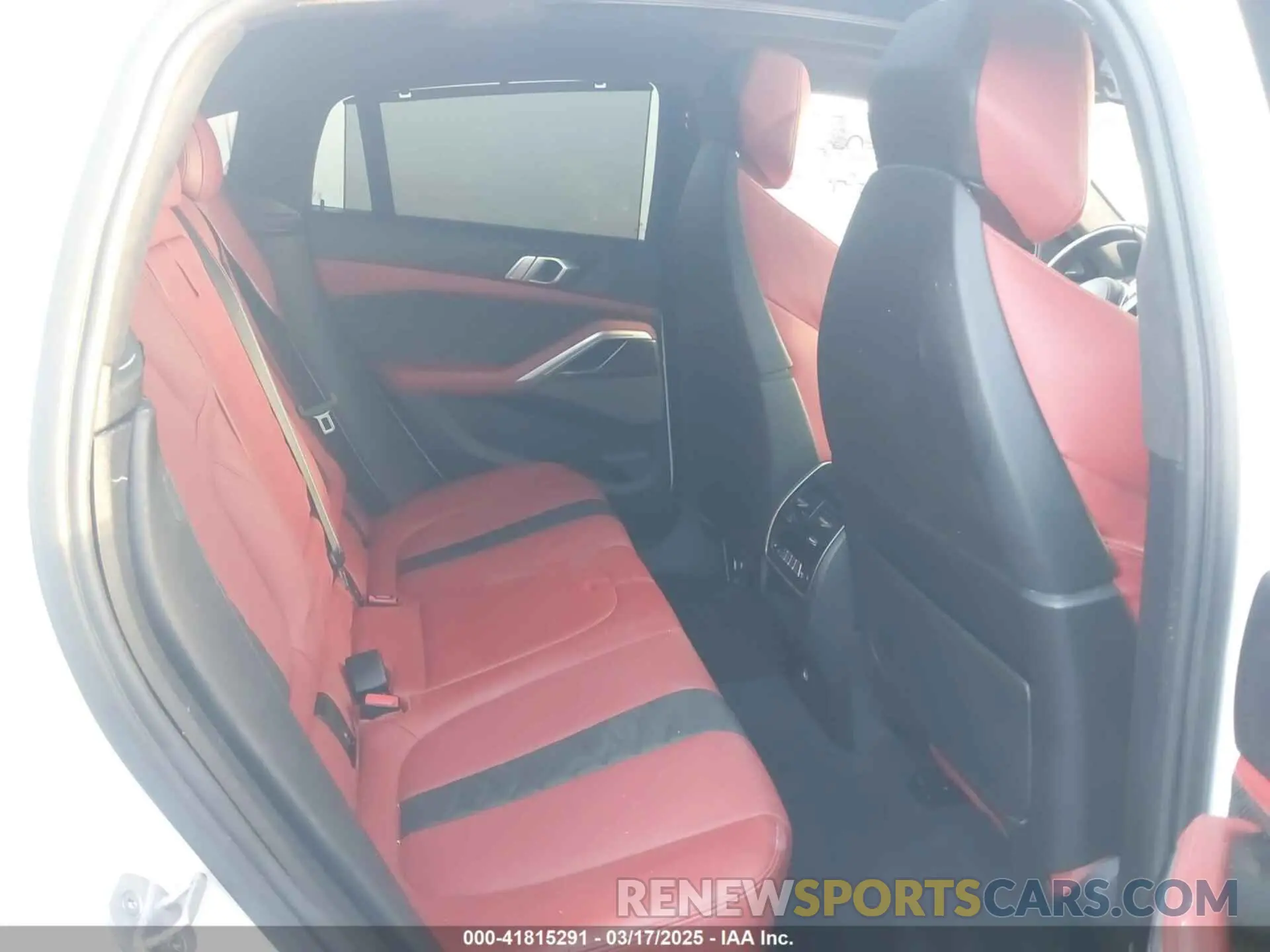 8 Photograph of a damaged car 5YMCY0C03N9J18331 BMW X6 M 2022