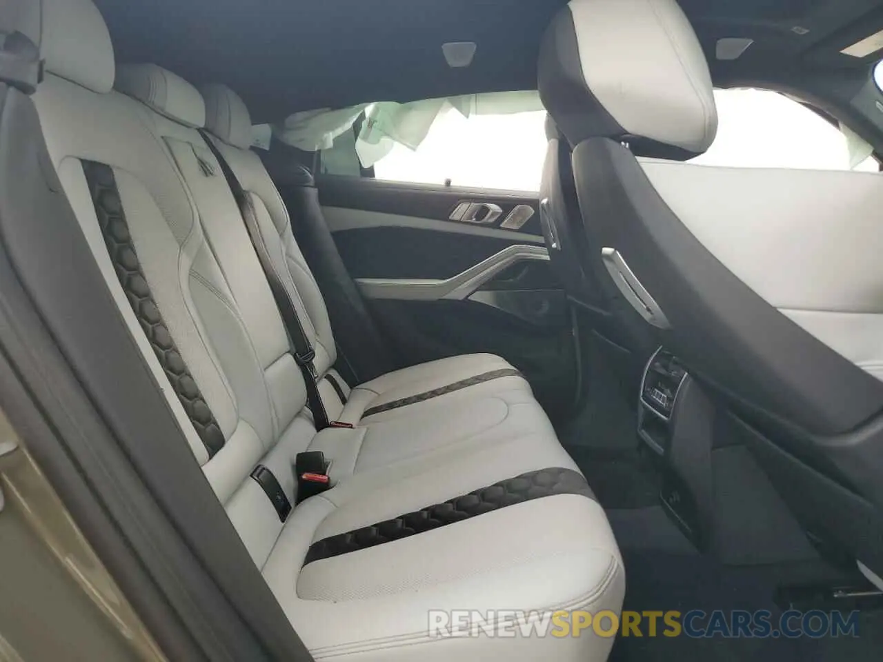 10 Photograph of a damaged car 5YM23ET09R9V38124 BMW X6 M COMPE 2024