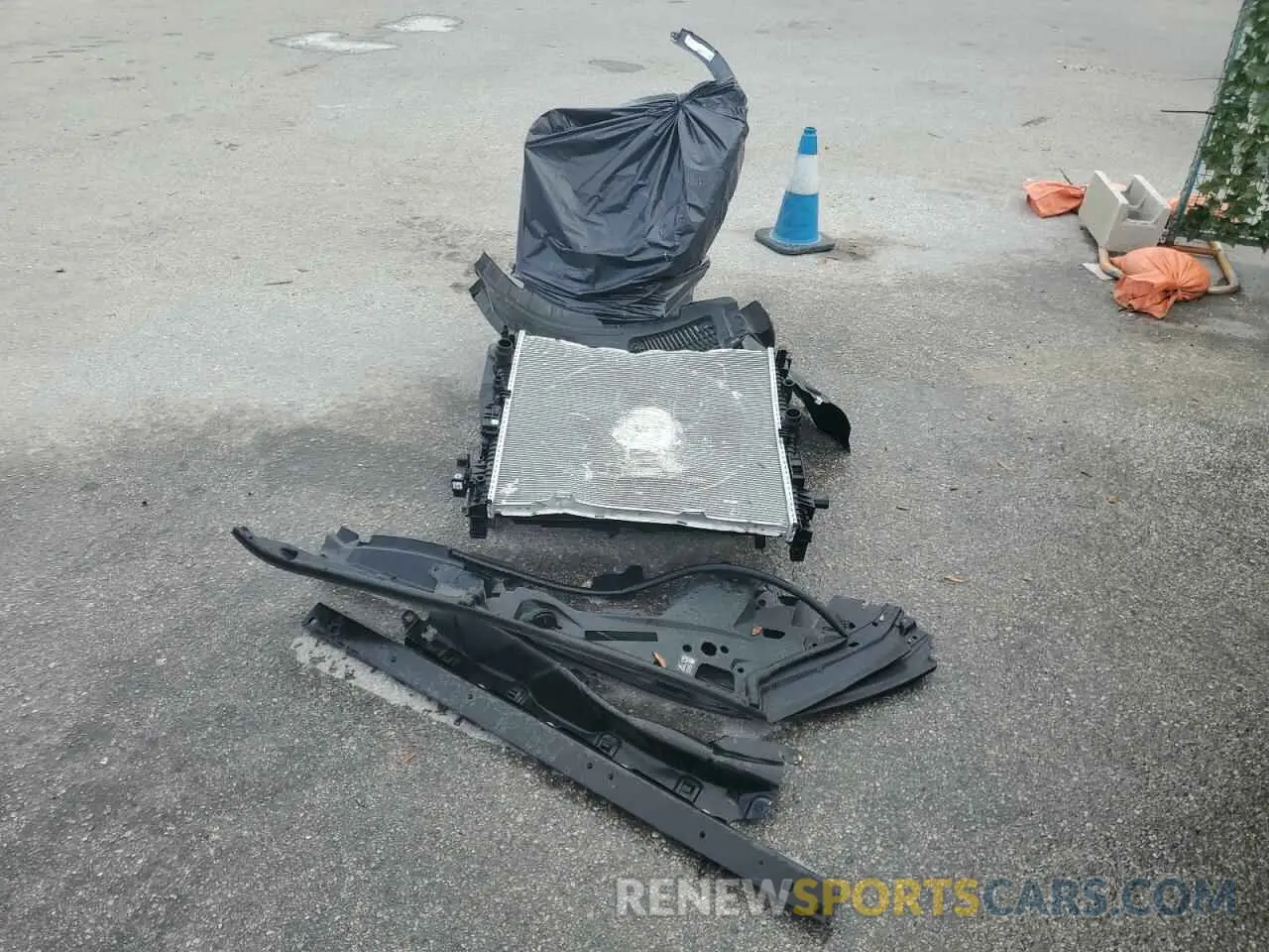 13 Photograph of a damaged car 5UX43EX03R9T35305 BMW X6 M60I 2024