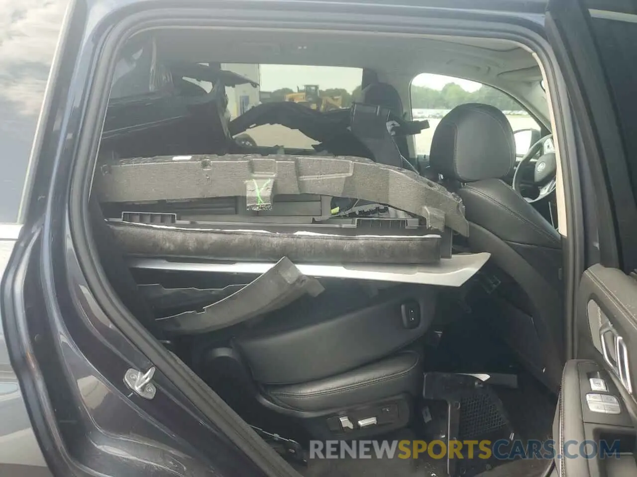 11 Photograph of a damaged car 5UXCW2C50KL089924 BMW X7 2019