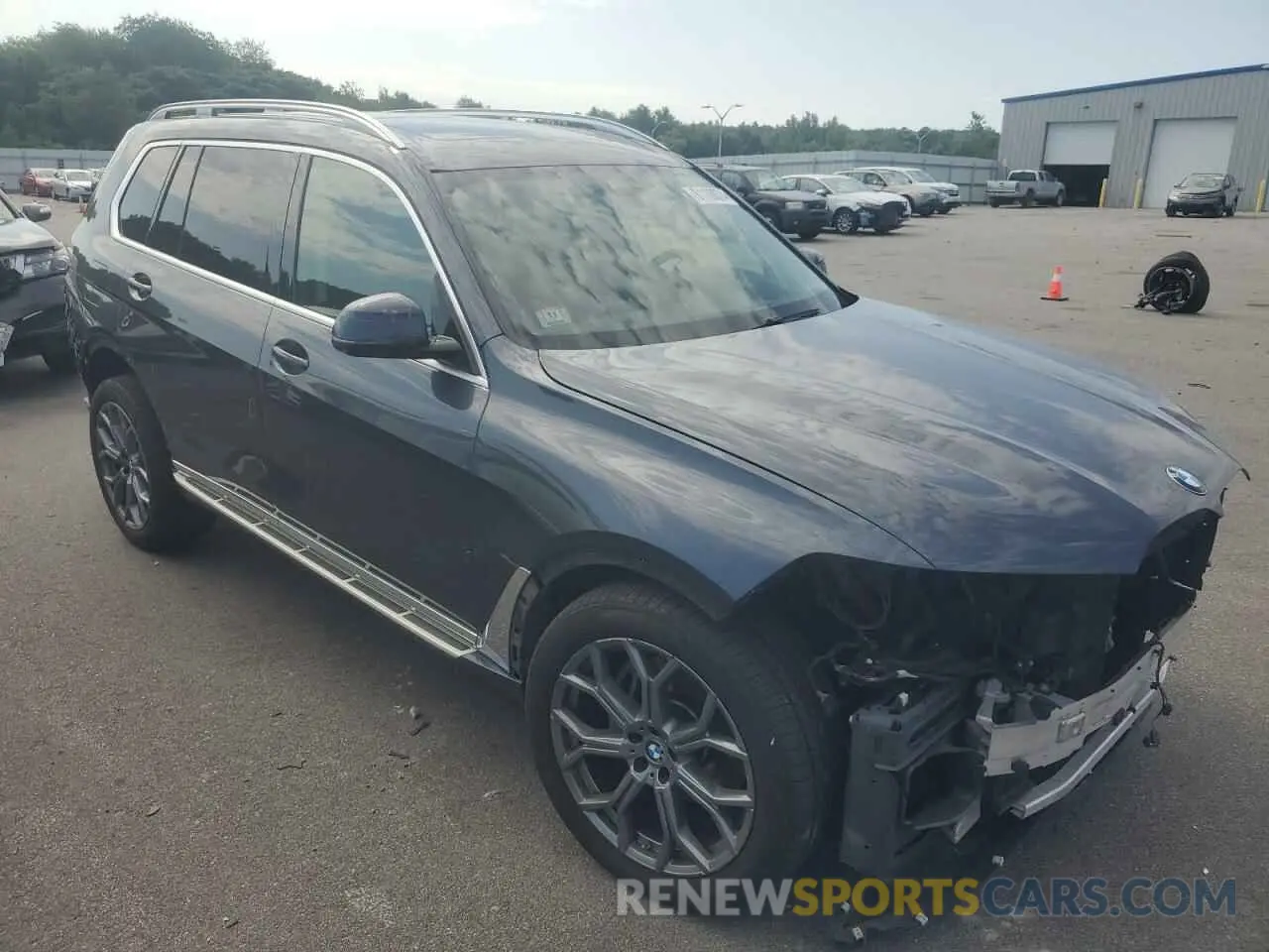 4 Photograph of a damaged car 5UXCW2C50KL089924 BMW X7 2019