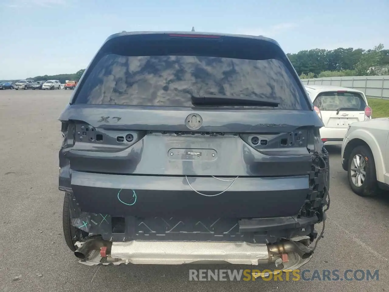 6 Photograph of a damaged car 5UXCW2C50KL089924 BMW X7 2019