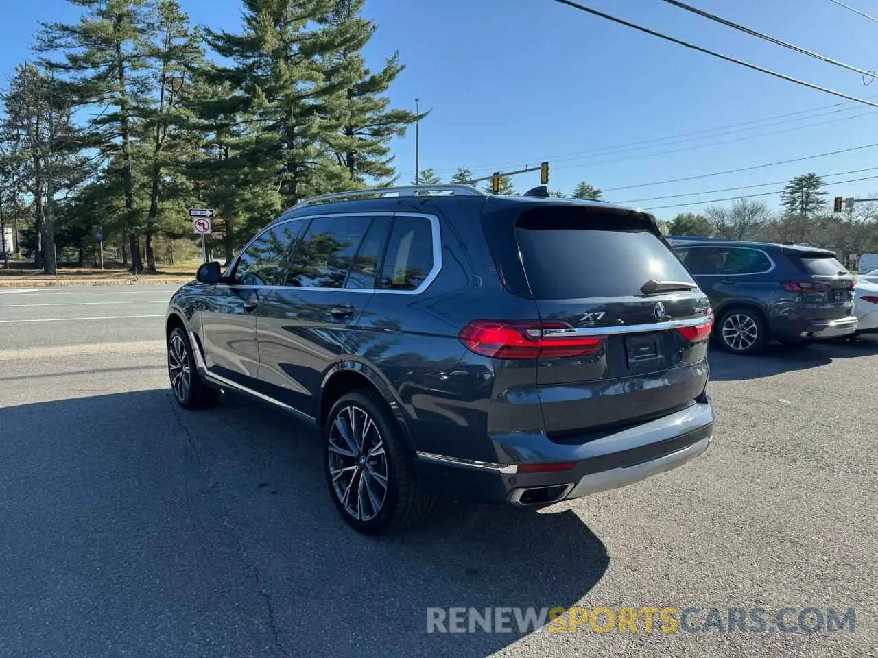 4 Photograph of a damaged car 5UXCW2C51KL086093 BMW X7 2019