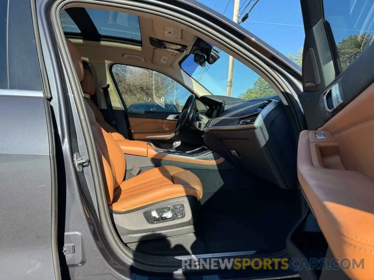 5 Photograph of a damaged car 5UXCW2C51KL086093 BMW X7 2019