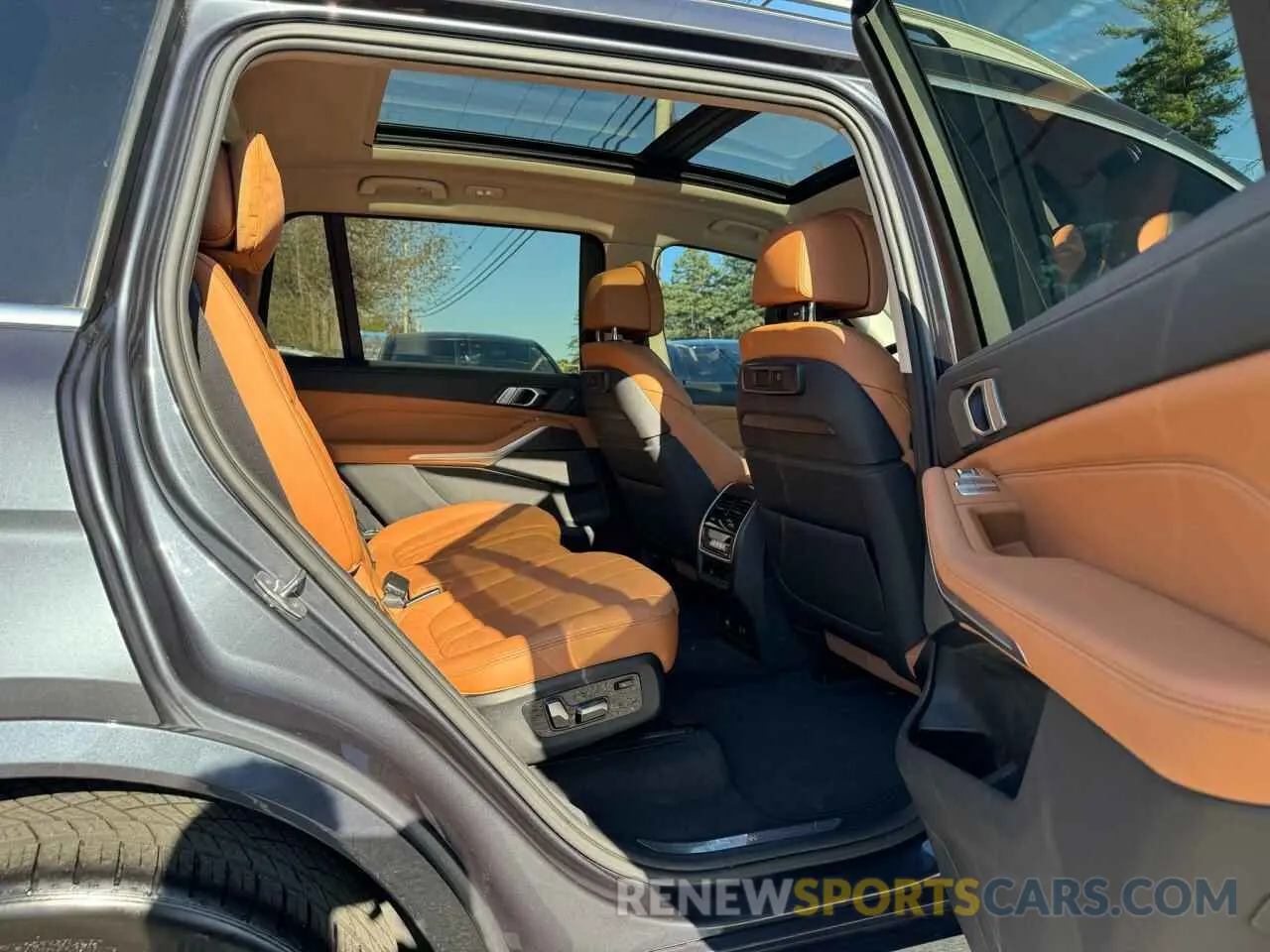 6 Photograph of a damaged car 5UXCW2C51KL086093 BMW X7 2019