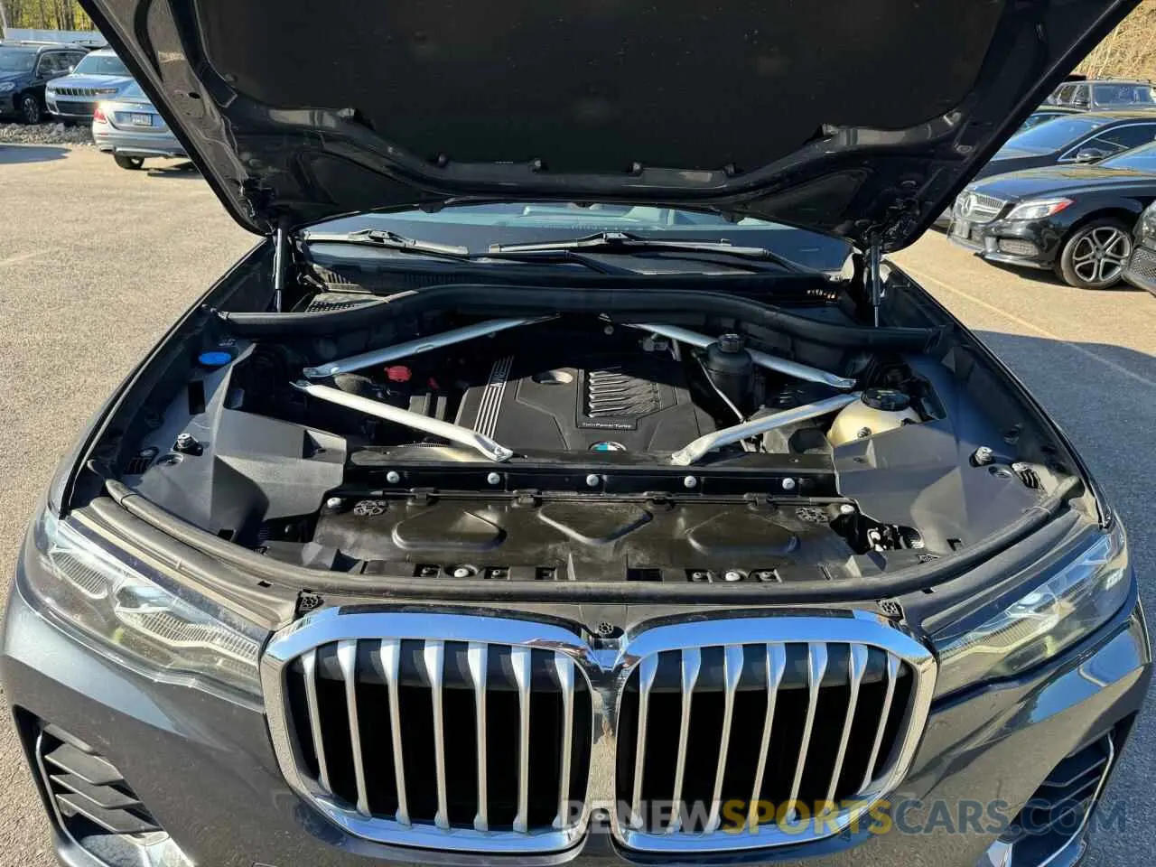 8 Photograph of a damaged car 5UXCW2C51KL086093 BMW X7 2019