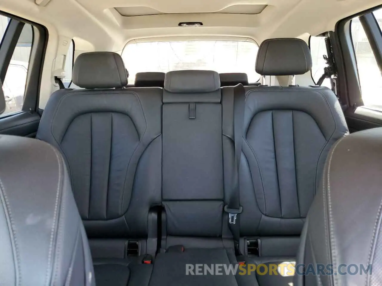 10 Photograph of a damaged car 5UXCW2C53KL082112 BMW X7 2019