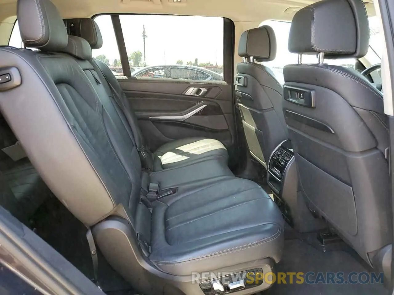 11 Photograph of a damaged car 5UXCW2C53KL082112 BMW X7 2019