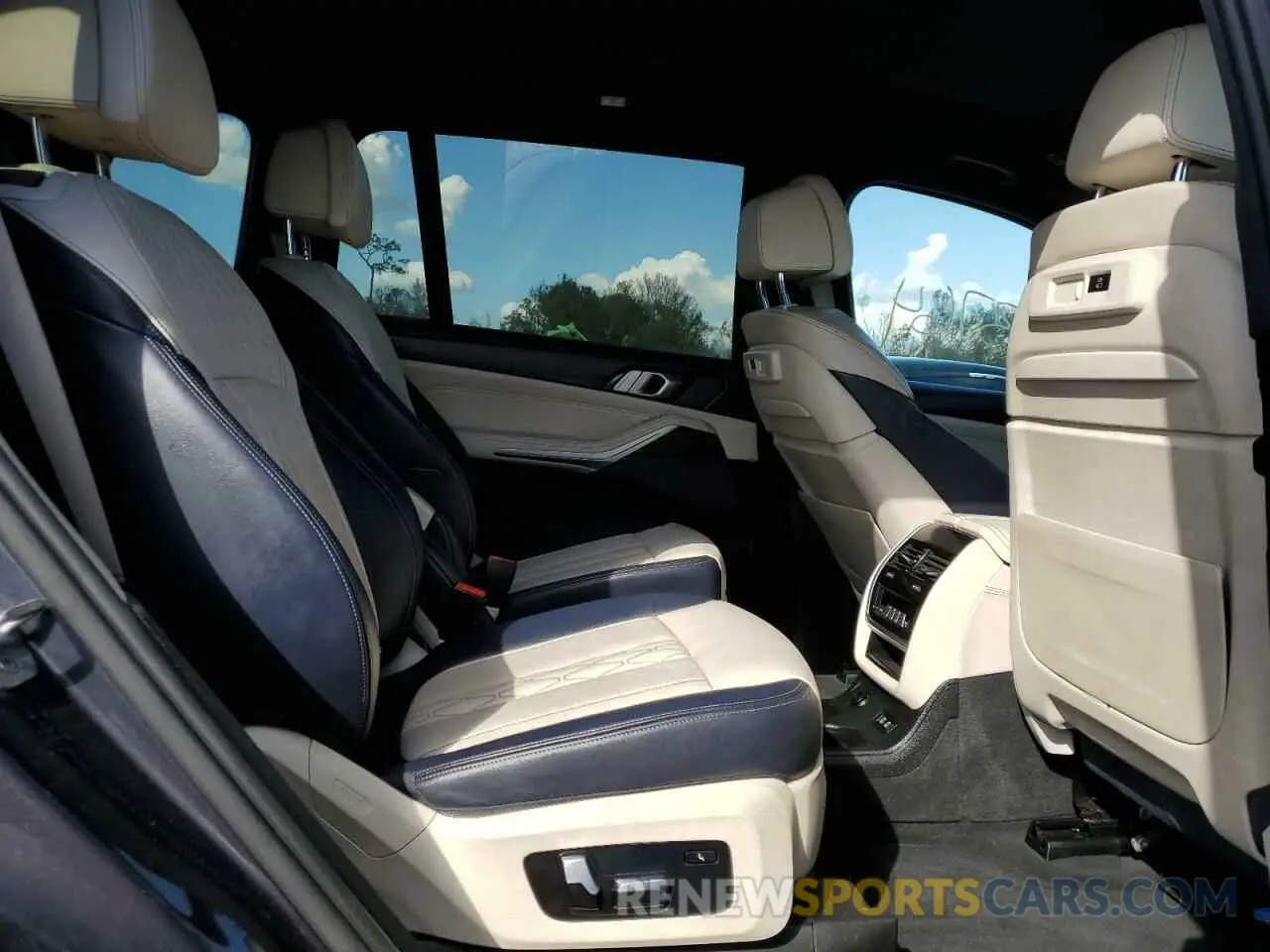 11 Photograph of a damaged car 5UXCW2C53KL085477 BMW X7 2019