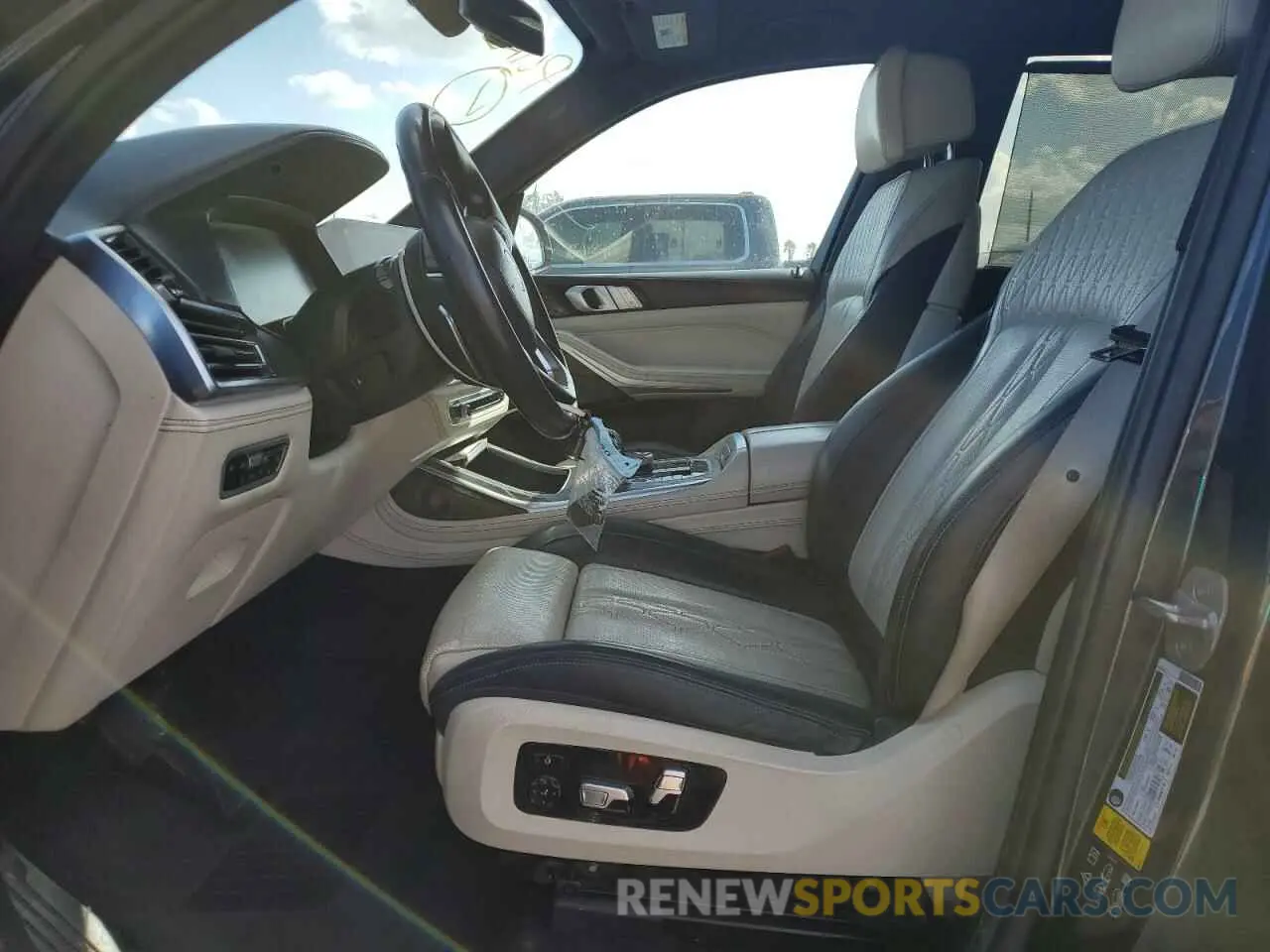 7 Photograph of a damaged car 5UXCW2C53KL085477 BMW X7 2019
