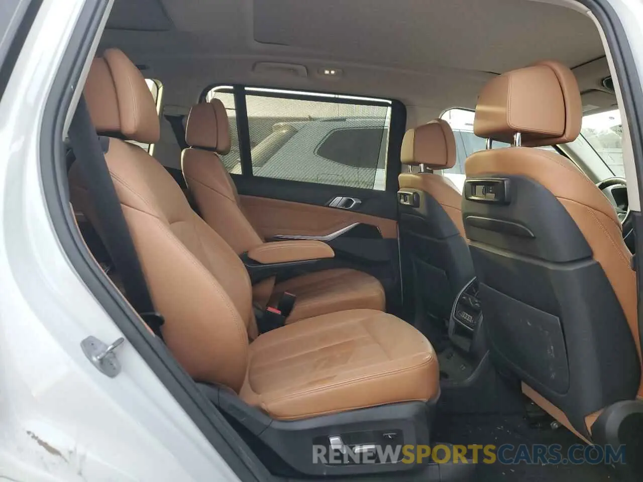11 Photograph of a damaged car 5UXCW2C53KLB44241 BMW X7 2019