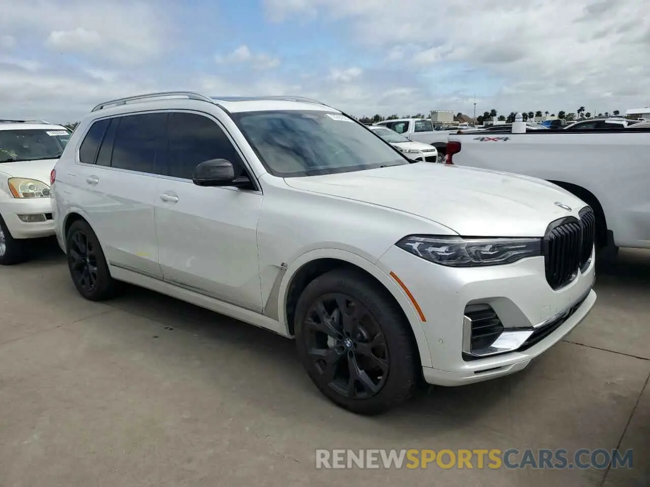 4 Photograph of a damaged car 5UXCW2C54KL081034 BMW X7 2019