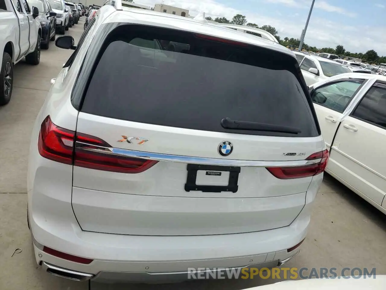 6 Photograph of a damaged car 5UXCW2C54KL081034 BMW X7 2019