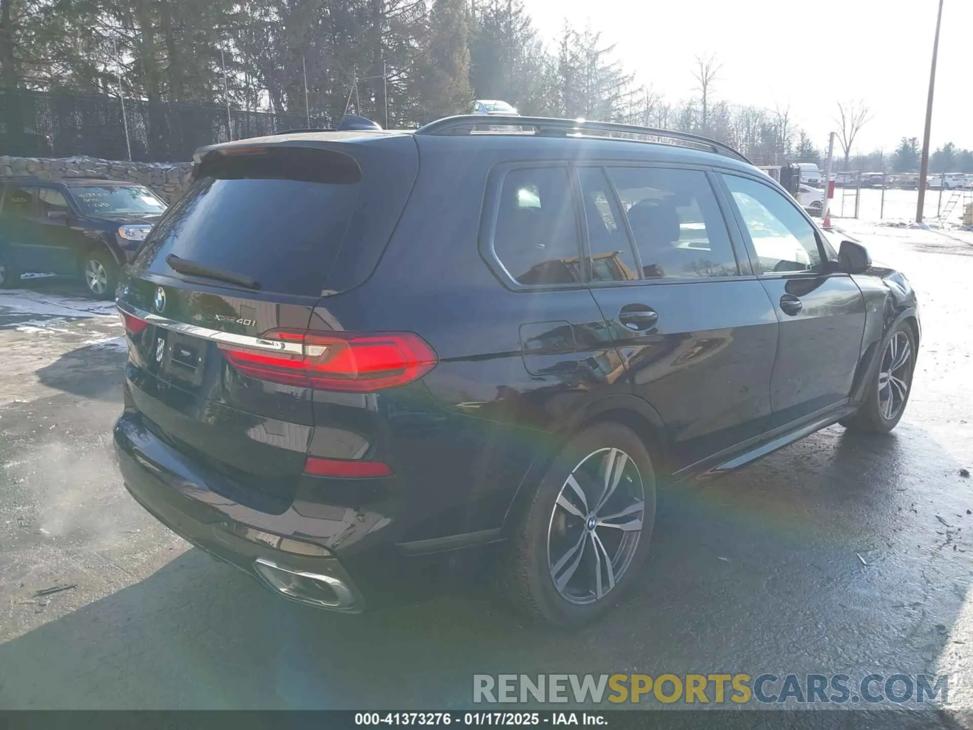 4 Photograph of a damaged car 5UXCW2C54KL082426 BMW X7 2019