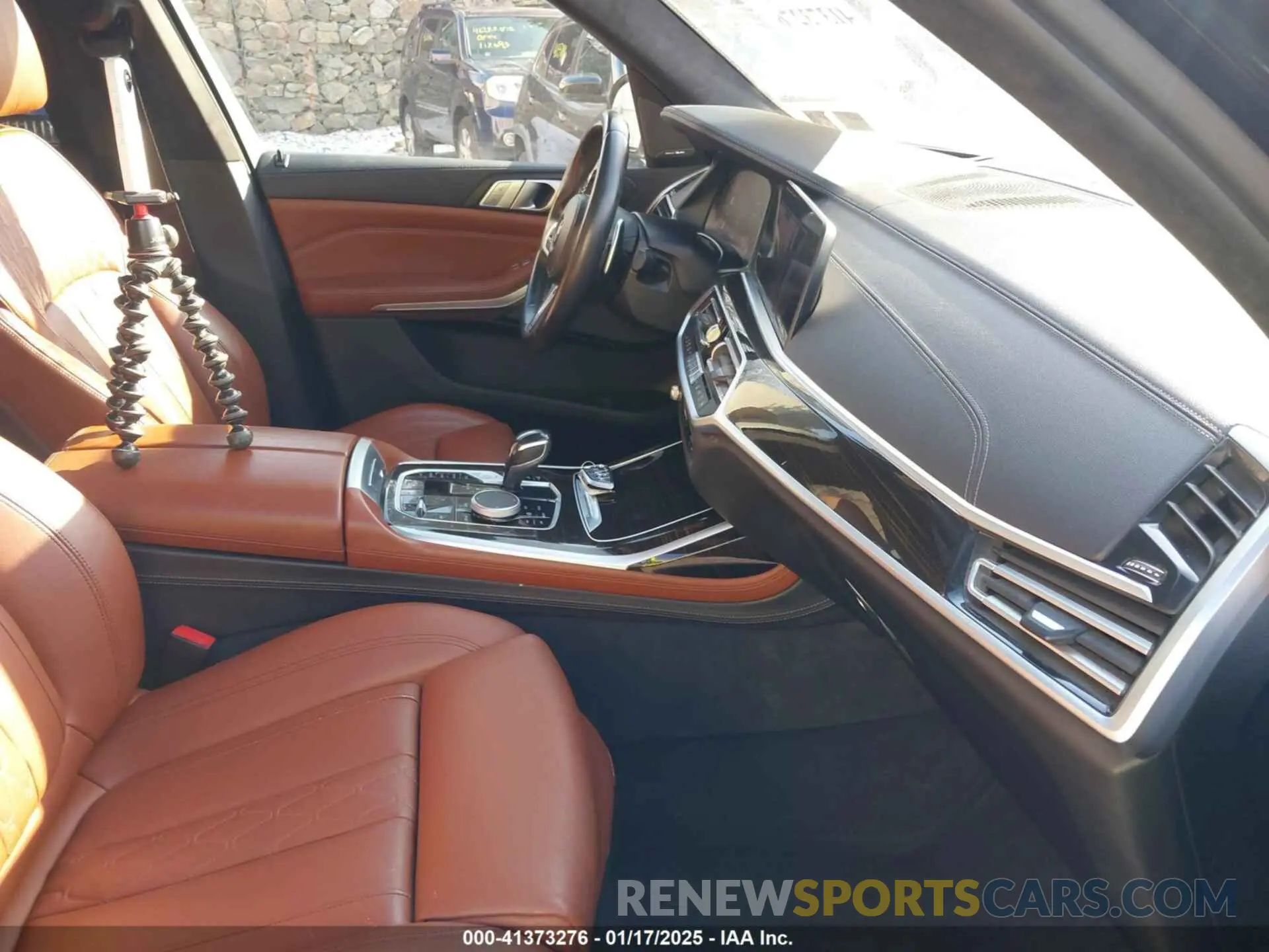 5 Photograph of a damaged car 5UXCW2C54KL082426 BMW X7 2019