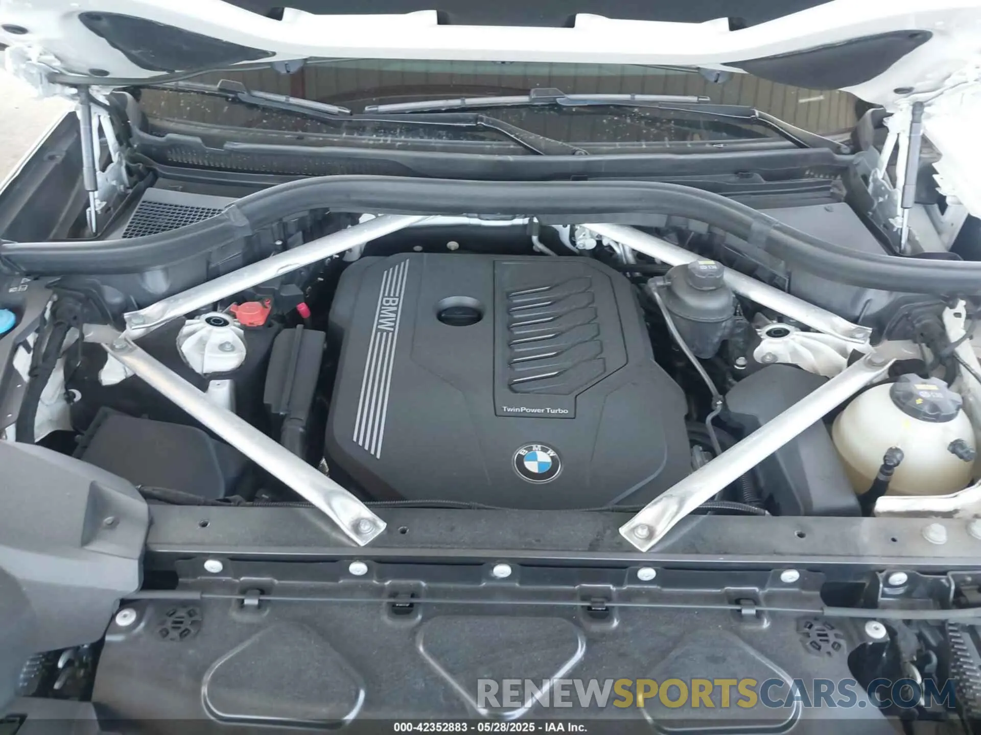 10 Photograph of a damaged car 5UXCW2C54KLB43471 BMW X7 2019