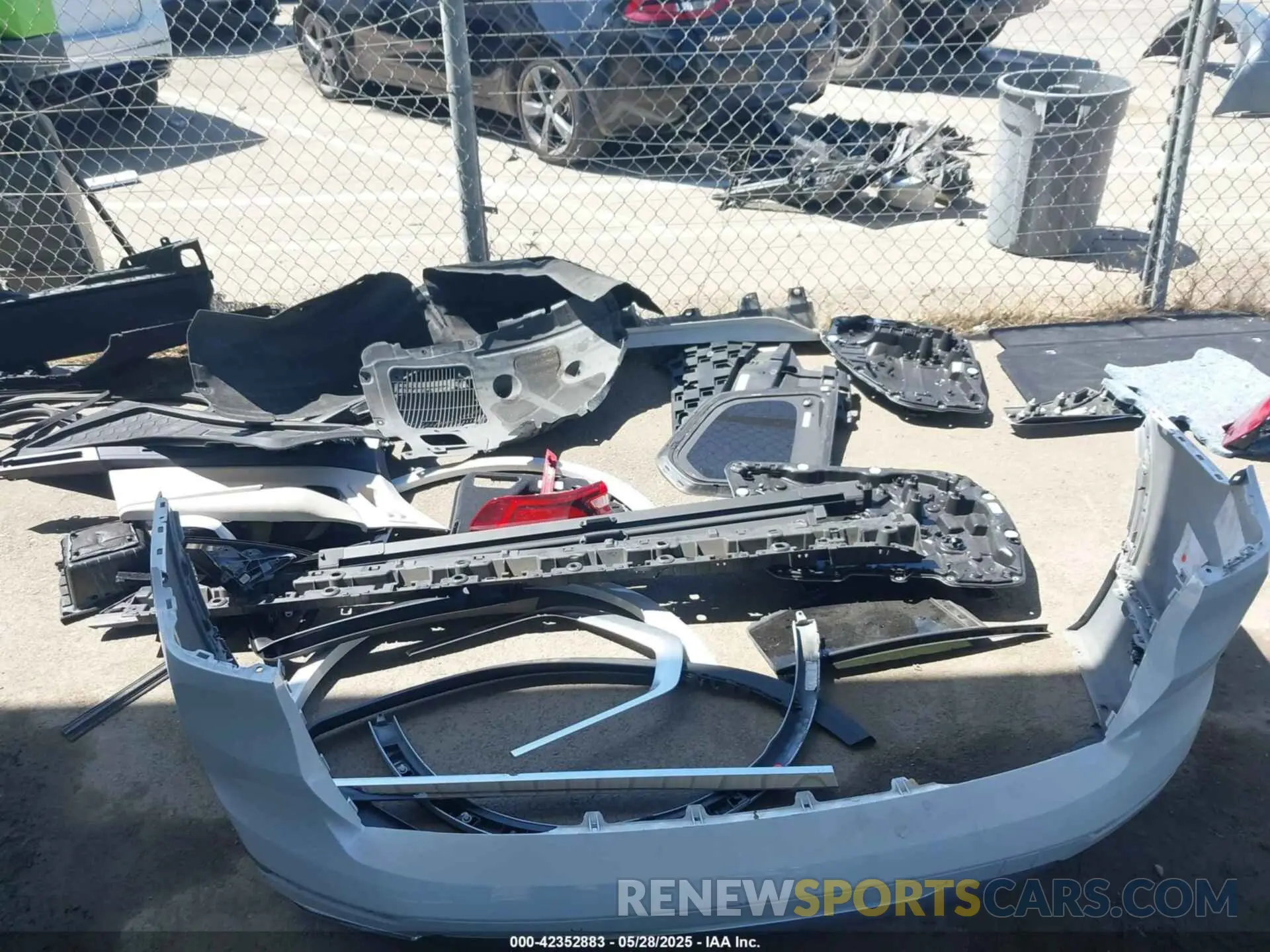 12 Photograph of a damaged car 5UXCW2C54KLB43471 BMW X7 2019