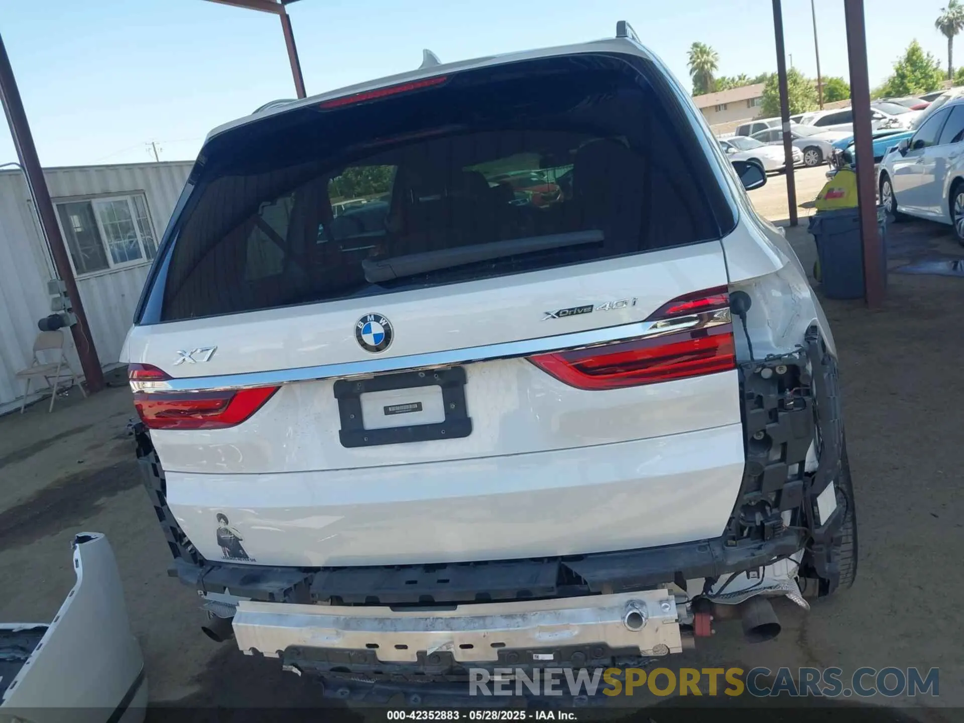 17 Photograph of a damaged car 5UXCW2C54KLB43471 BMW X7 2019