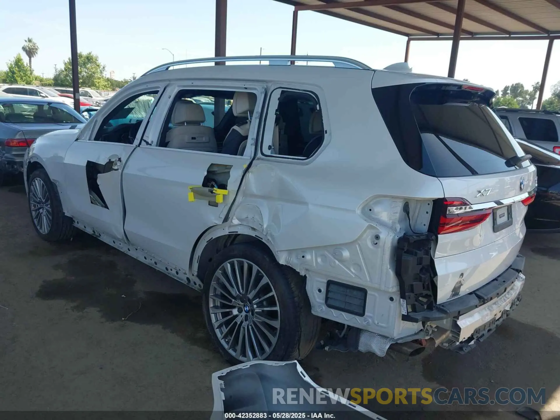 3 Photograph of a damaged car 5UXCW2C54KLB43471 BMW X7 2019