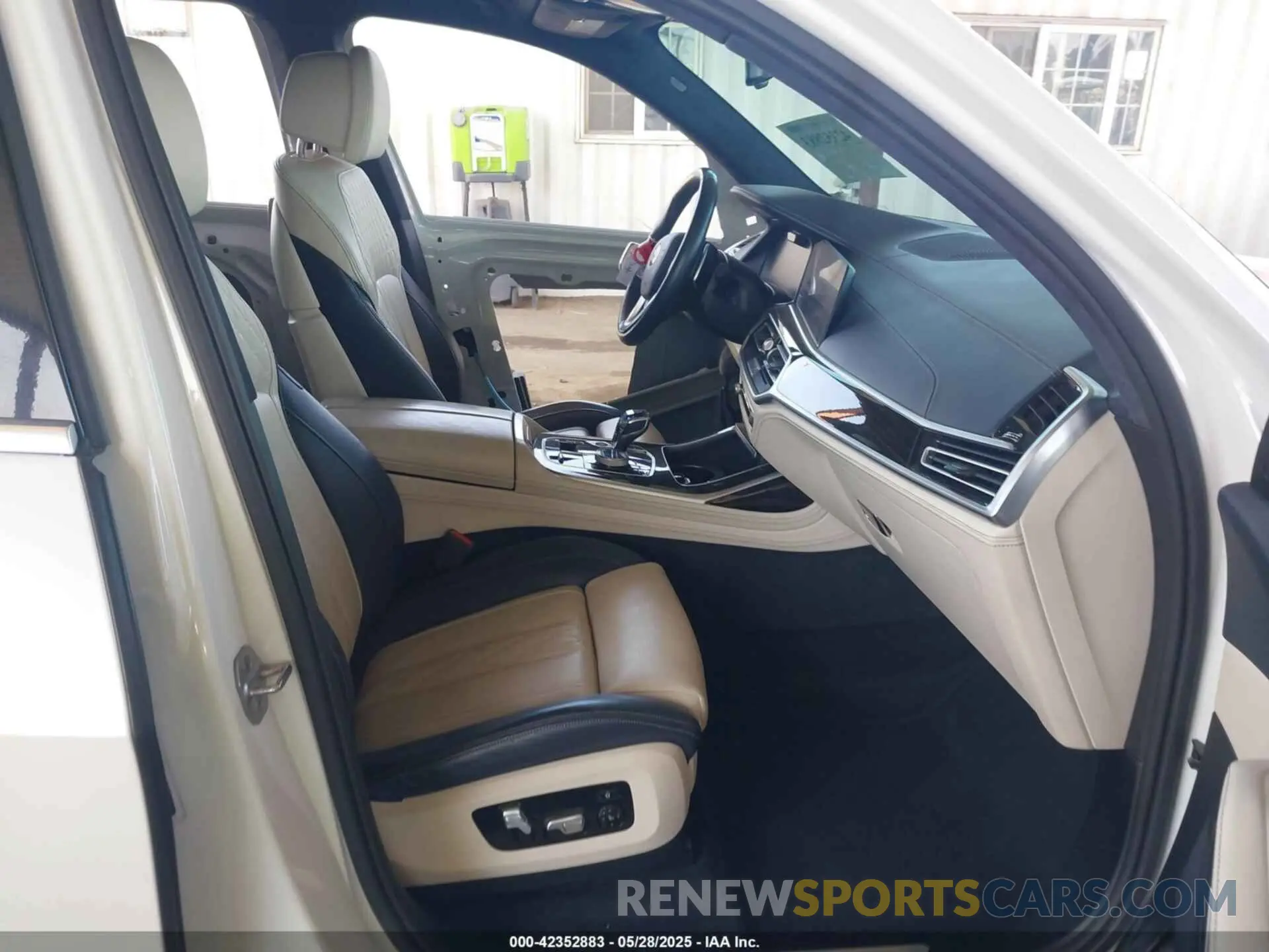 5 Photograph of a damaged car 5UXCW2C54KLB43471 BMW X7 2019