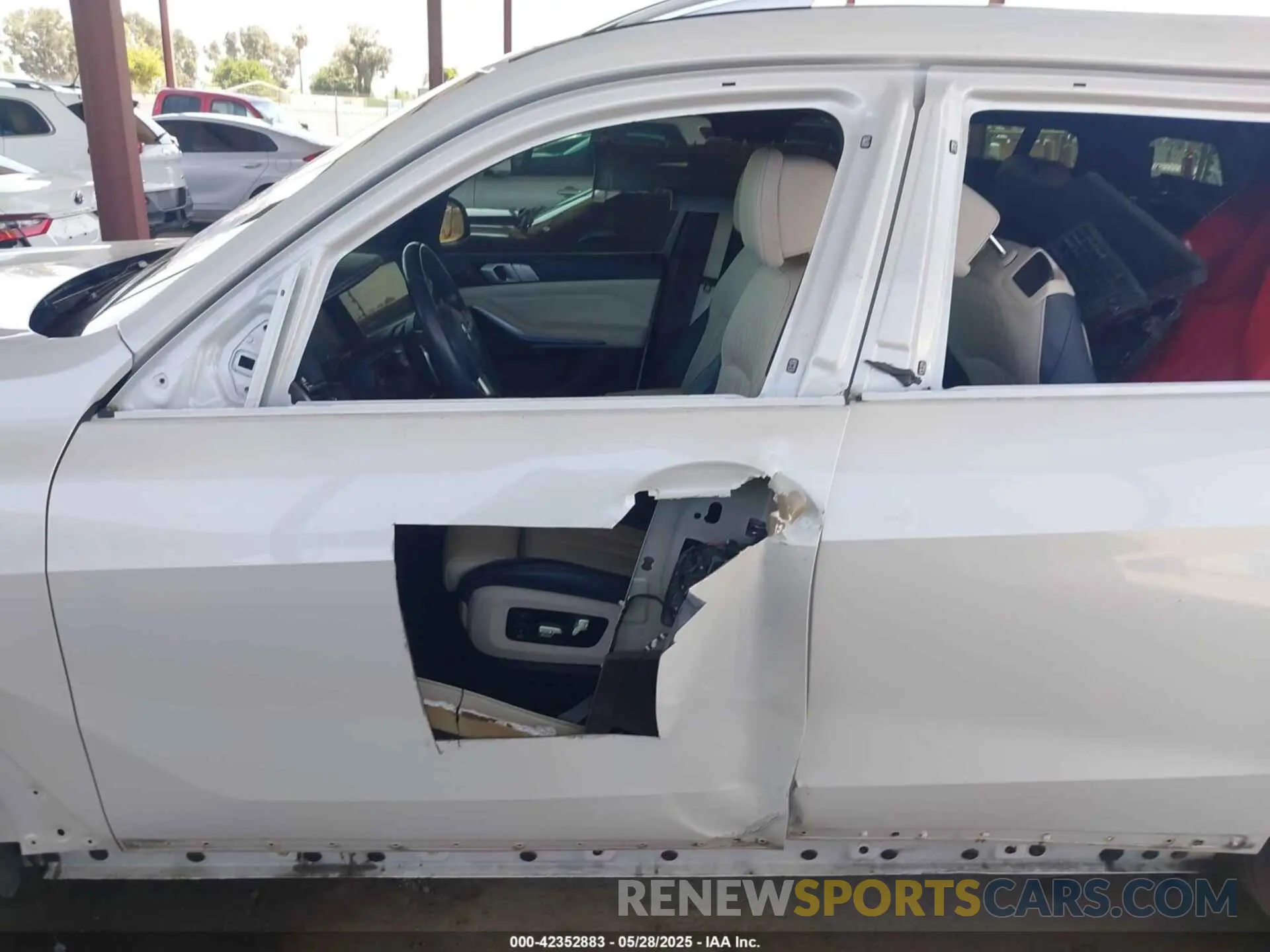 6 Photograph of a damaged car 5UXCW2C54KLB43471 BMW X7 2019