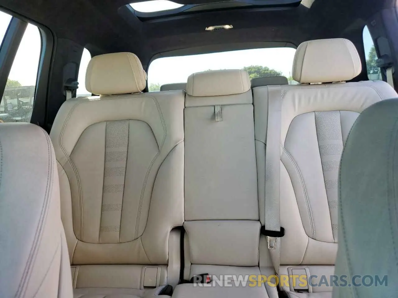 10 Photograph of a damaged car 5UXCW2C55KL081477 BMW X7 2019