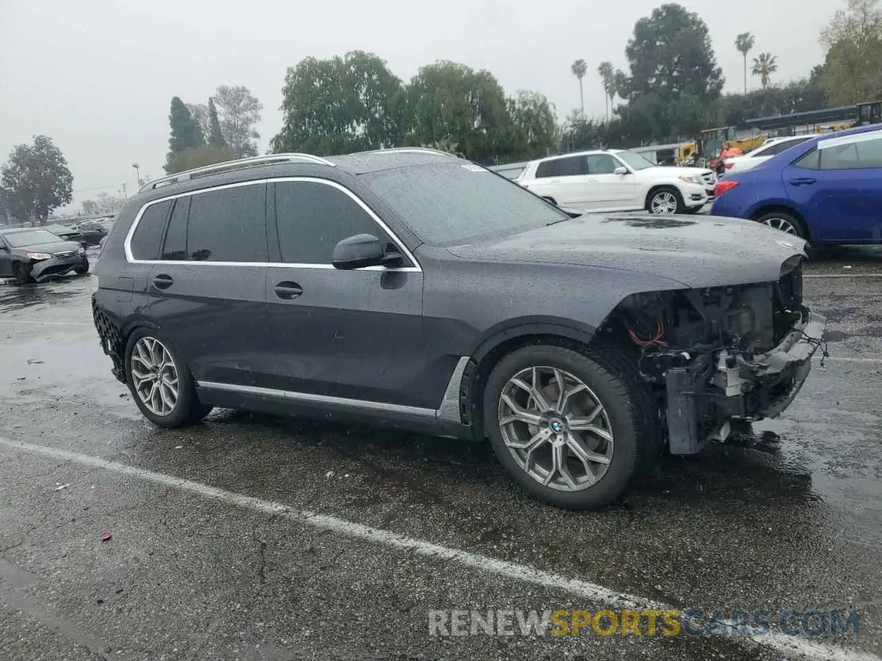 4 Photograph of a damaged car 5UXCW2C55KL083648 BMW X7 2019