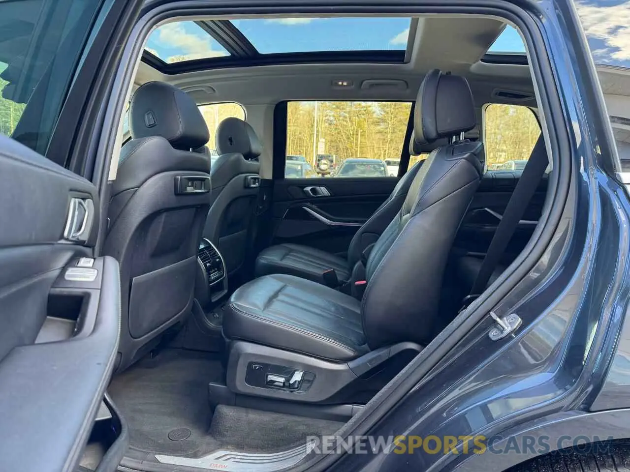 6 Photograph of a damaged car 5UXCW2C55KLB44273 BMW X7 2019