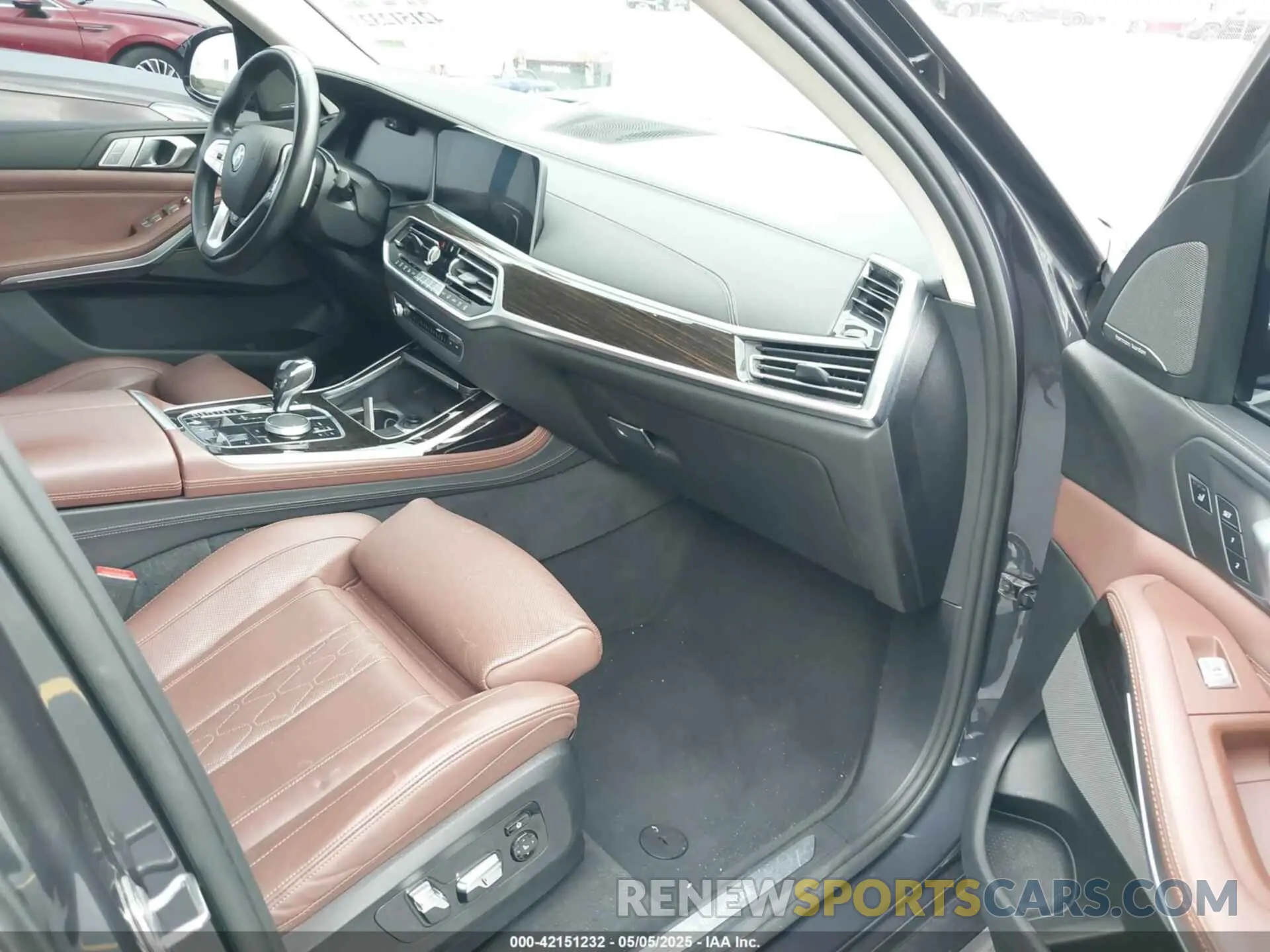 5 Photograph of a damaged car 5UXCW2C56KL081312 BMW X7 2019