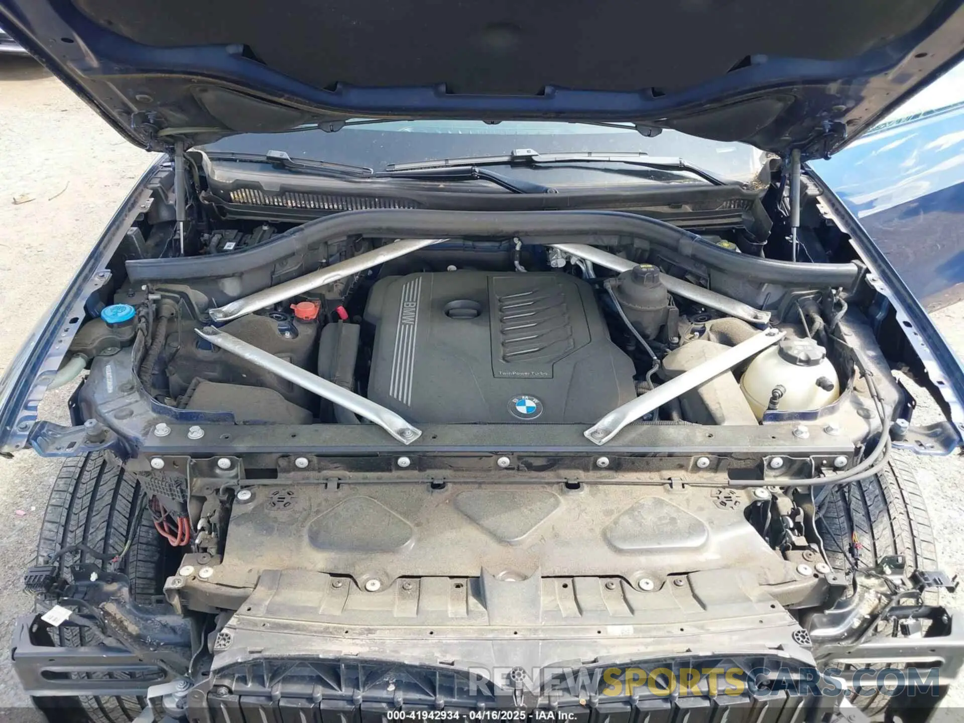 10 Photograph of a damaged car 5UXCW2C56KL083870 BMW X7 2019